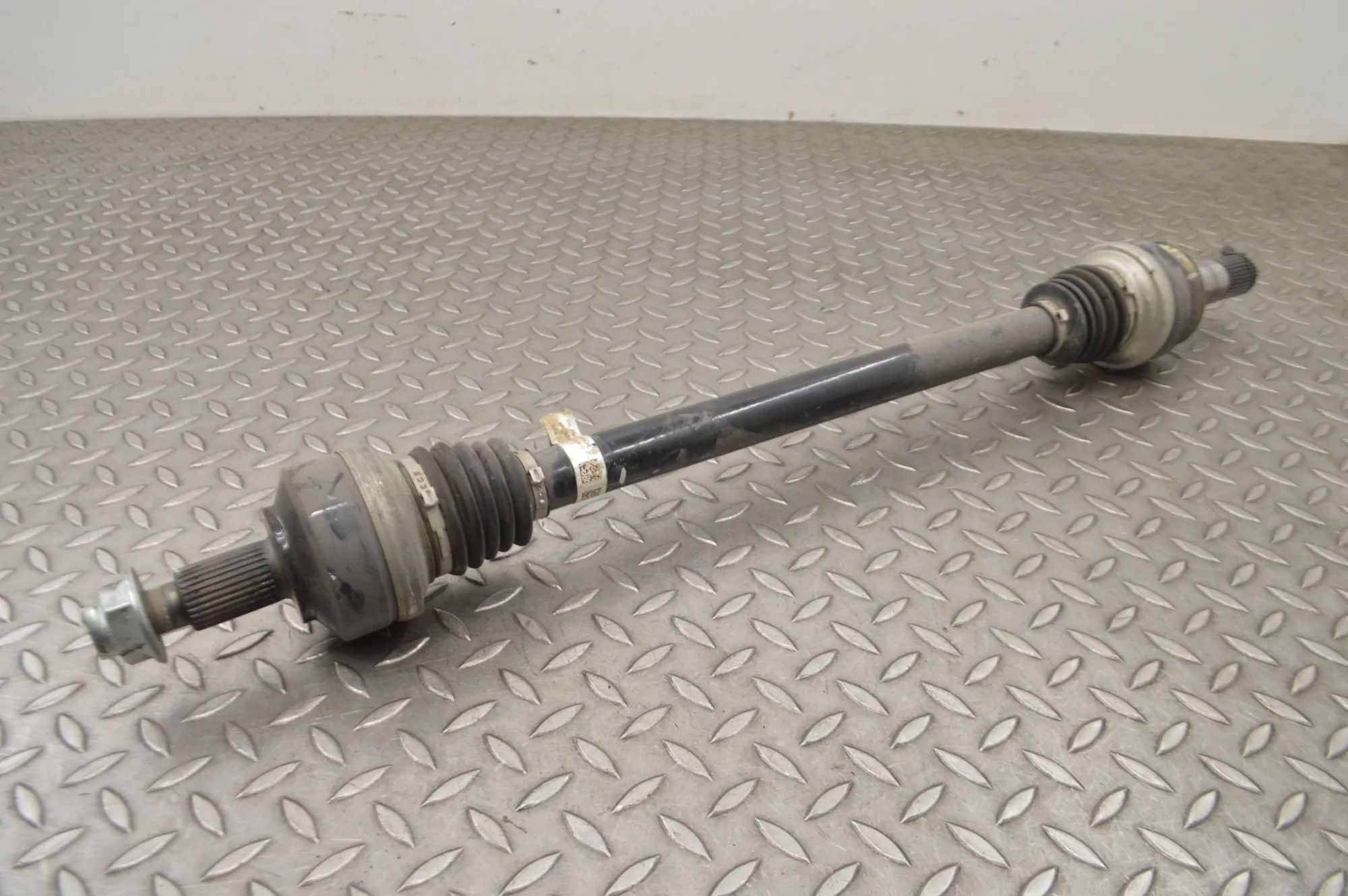 Alfa-Romeo Stelvio Rear Left Driveshaft Rear Left Driveshaft — ALFA ROMEO STELVIO (949_...