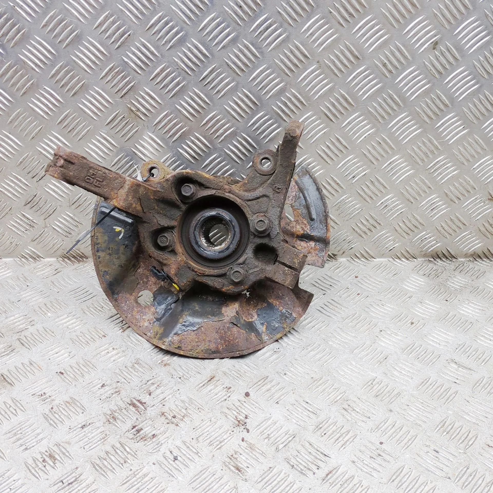 Hyundai Santa Fe Front Right Wheel Hub Front Right Wheel Hub — HYUNDAI SANTA (FÉ III D...