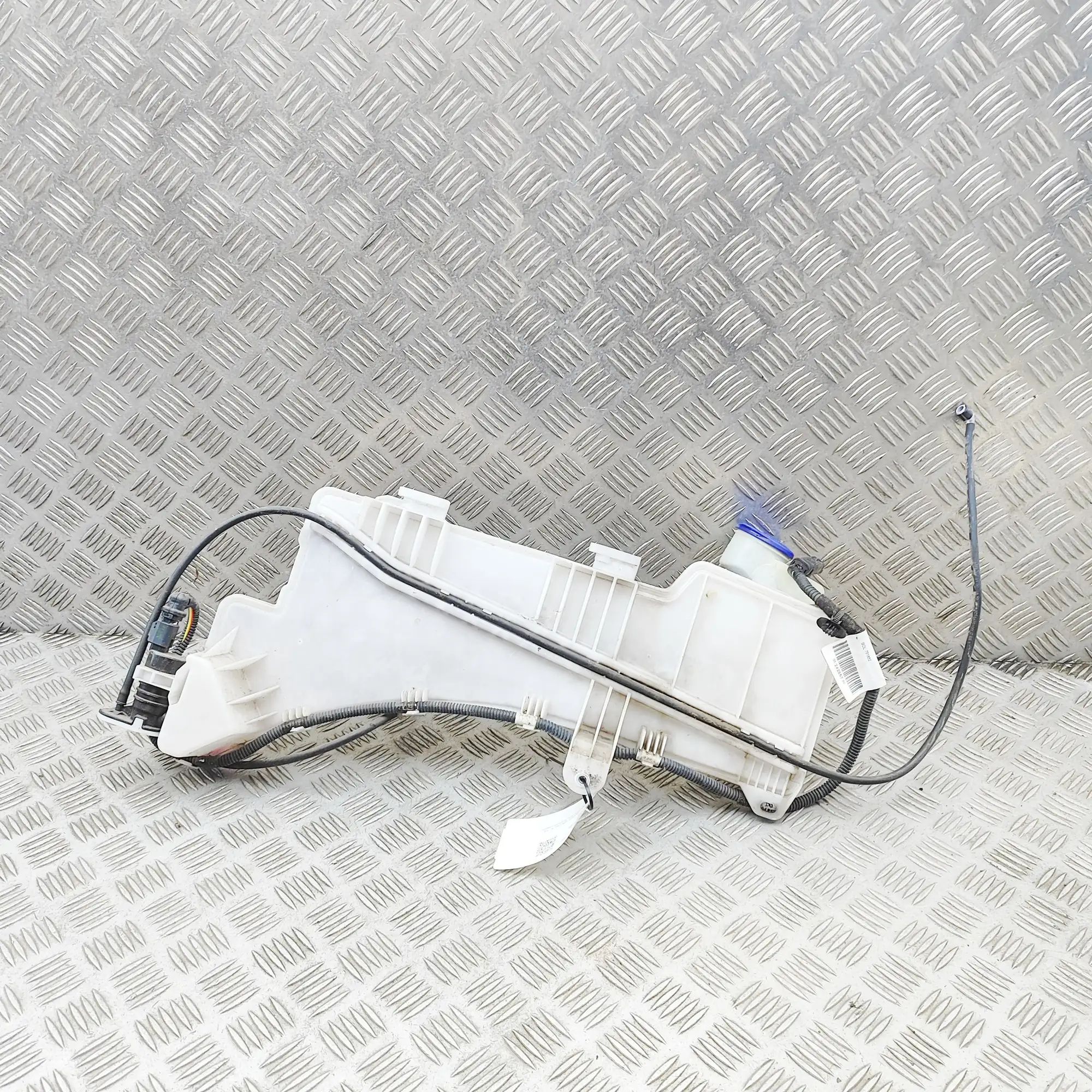 Peugeot 5008 Window Washer Tank Window Washer Tank — PEUGEOT 5008 (II MC, MJ, M...