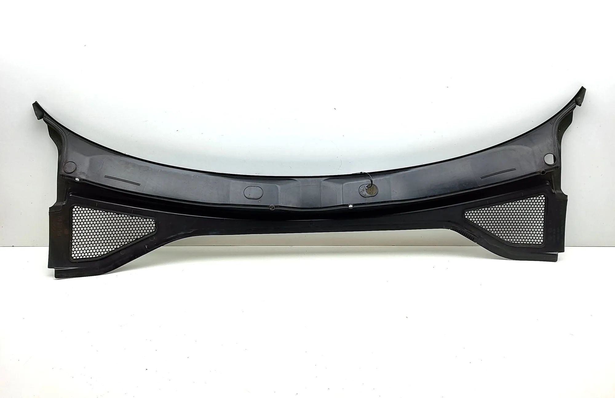 Audi A3 (8V) Front Wiper Cowl Trim Front Wiper Cowl Trim — AUDI A3 (Sportback 8VA,...
