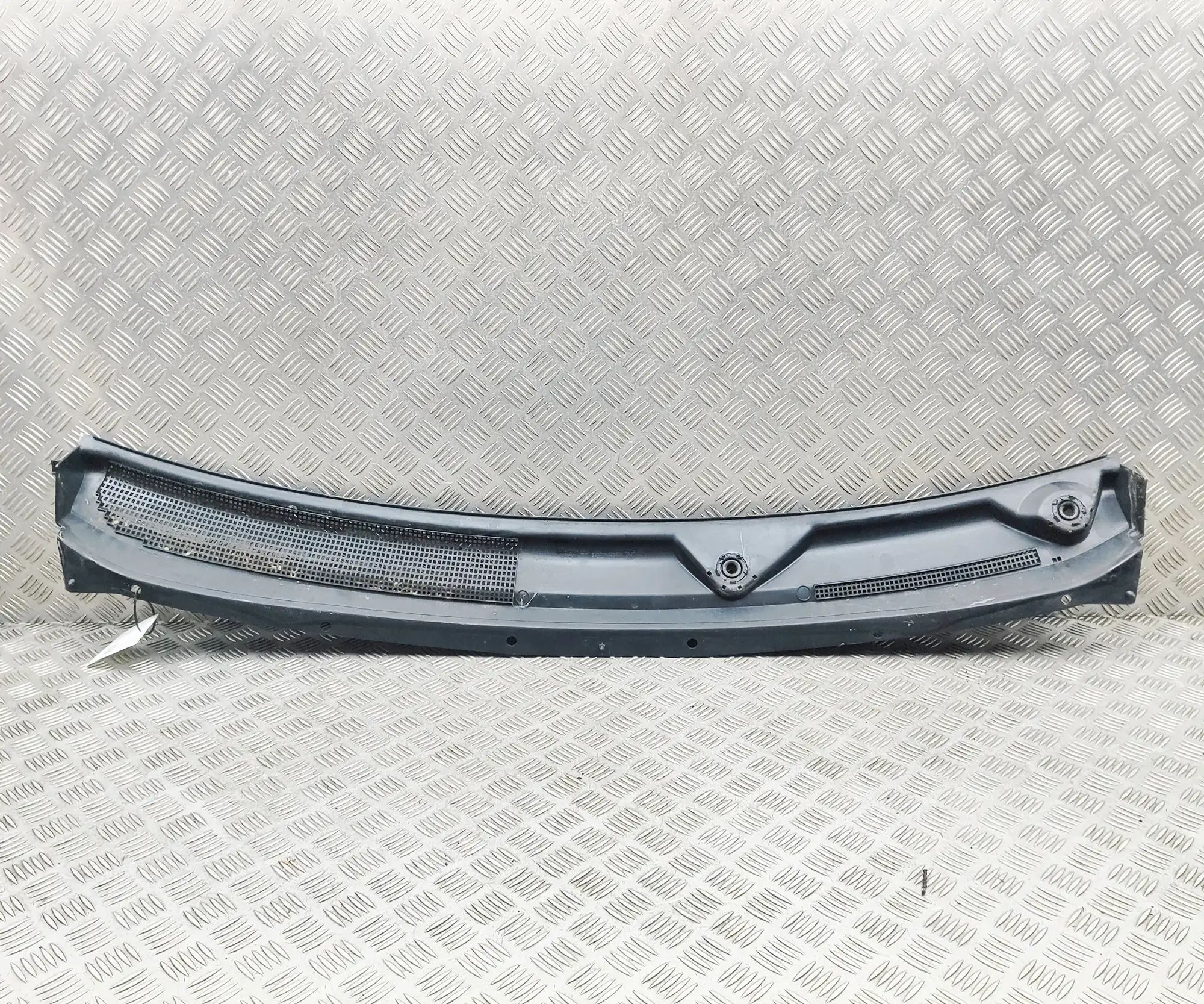 Jeep Cherokee (KL) Front Wiper Cowl Trim Front Wiper Cowl Trim — JEEP CHEROKEE (KL) (201...