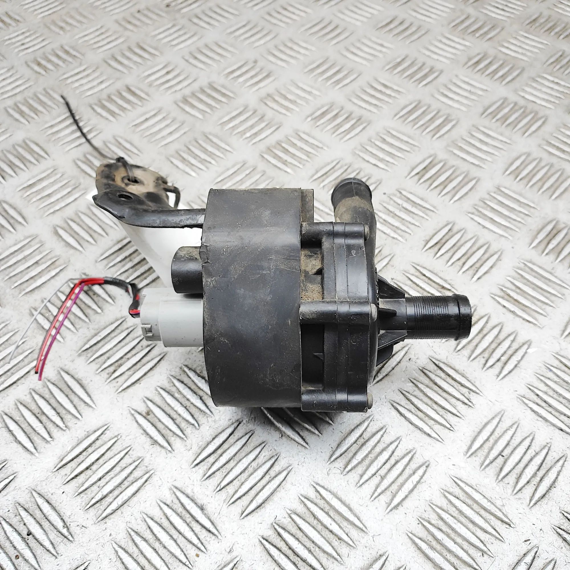 Tesla Model X Auxiliary Water Pump Auxiliary Water Pump — TESLA MODEL X (2013-...)...