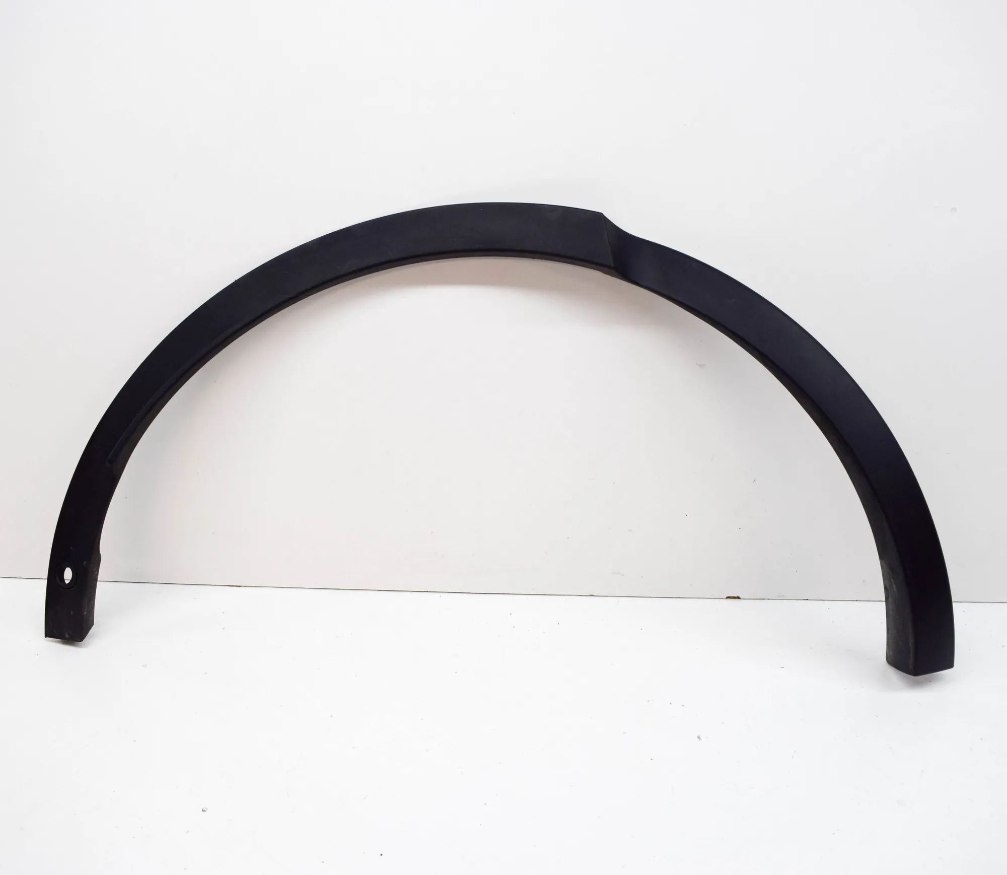 Jaguar E-Pace Wheel arch trim — rear right Wheel arch trim — rear right — JAGUAR E-PACE (X...