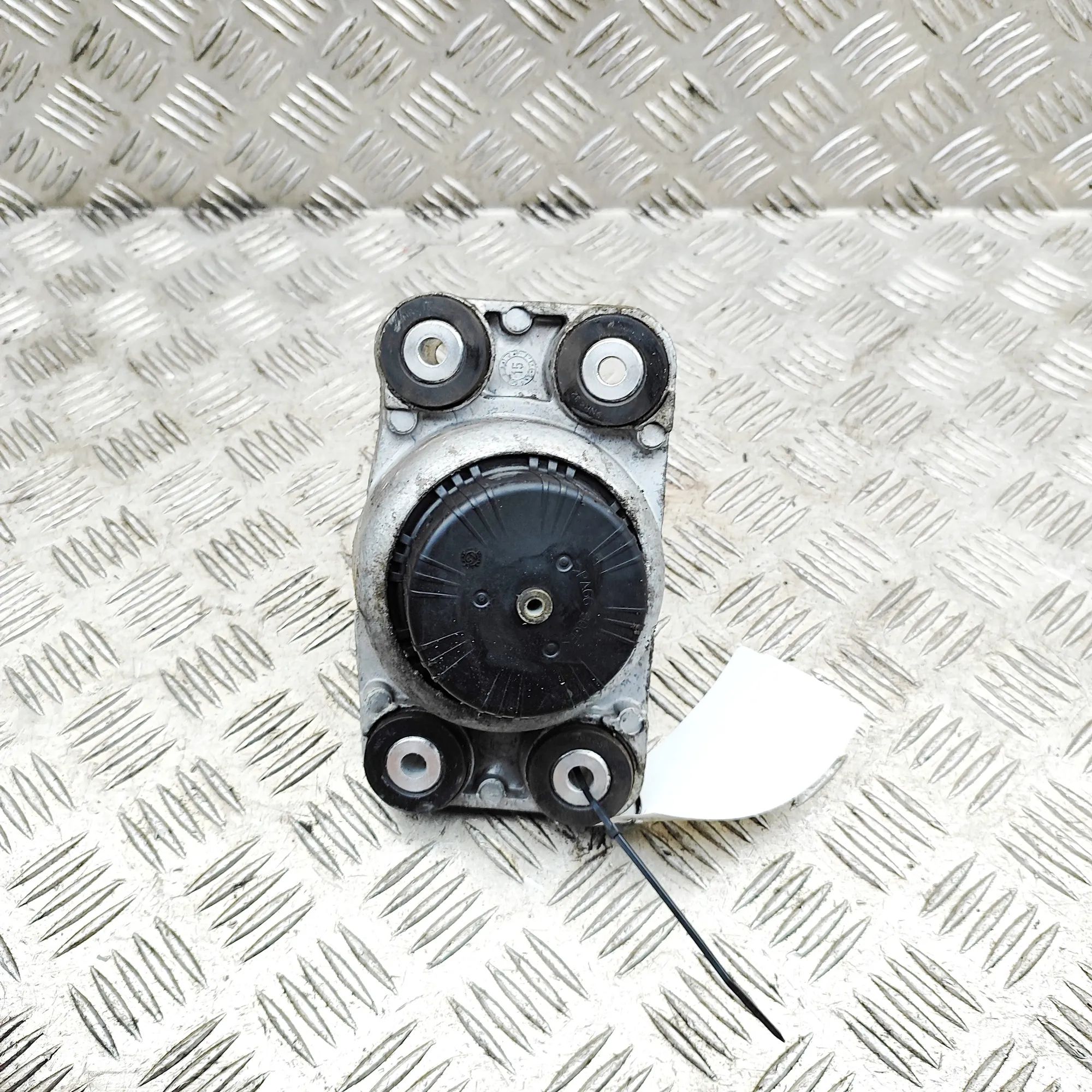 Land Rover Range Rover Sport (L494) Right Side Engine Mount Right Side Engine Mount — LAND ROVER RANGE ROVE...