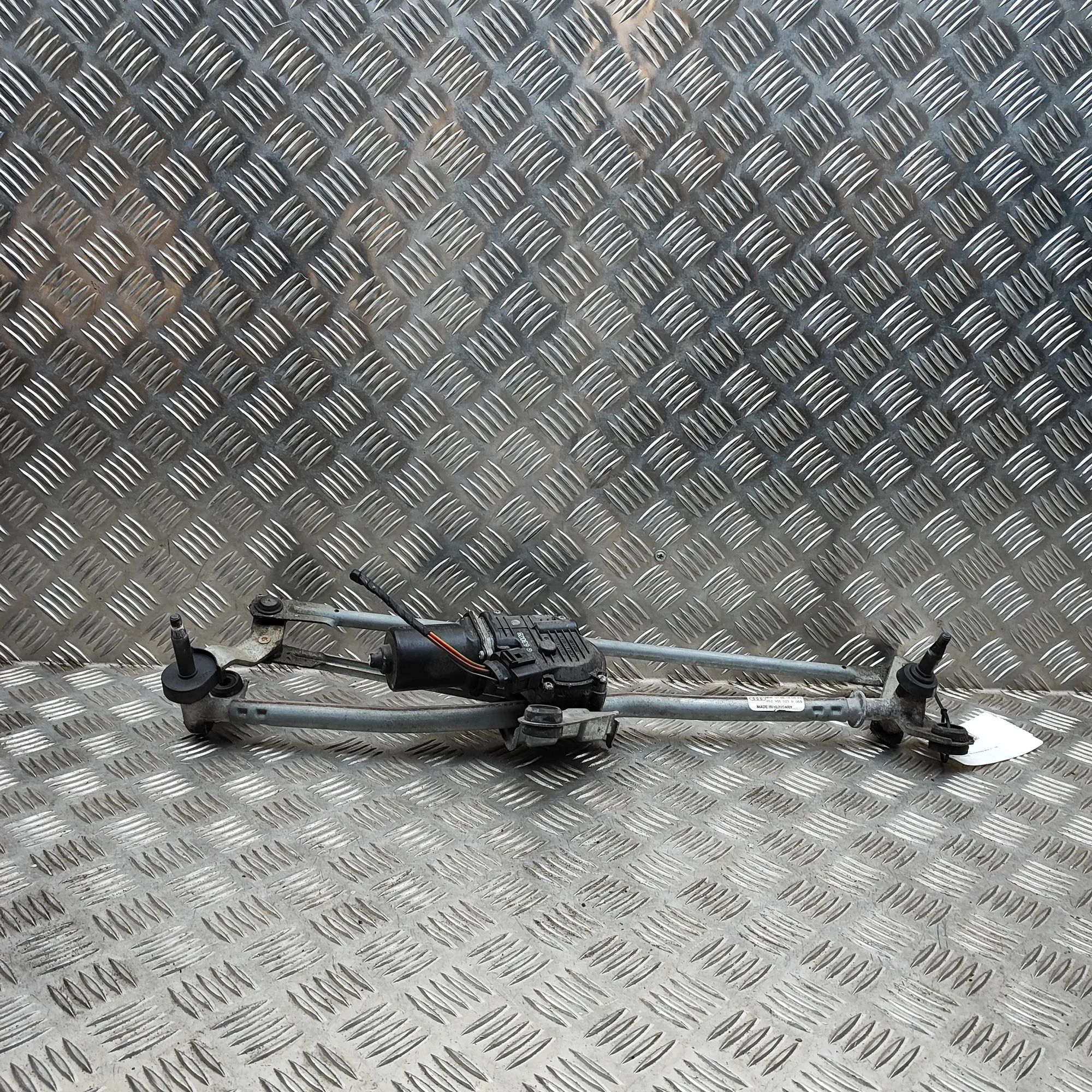Audi TT (8S) Front Windshield Wiper Mechanism Front Windshield Wiper Mechanism — AUDI TT (FV3...