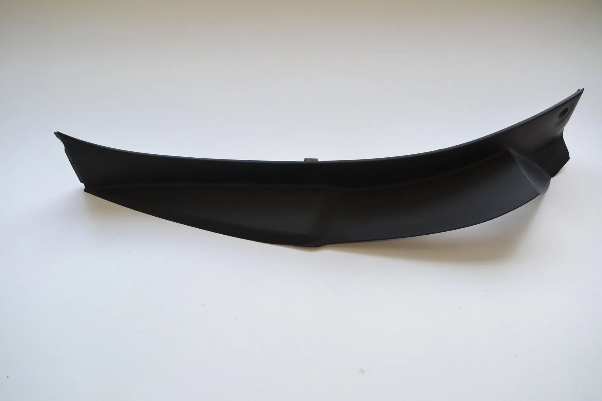 Lexus RX Tailgate drip rail trim — right Tailgate drip rail trim — right — LEXUS RX (_U3...