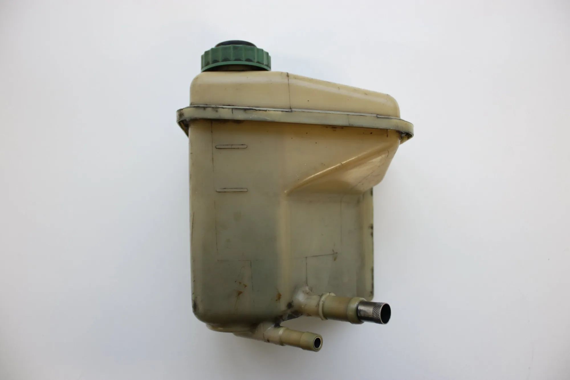 Audi A8 (D3) Power steering fluid reservoir Power steering fluid reservoir — AUDI A8 (D3 4E...