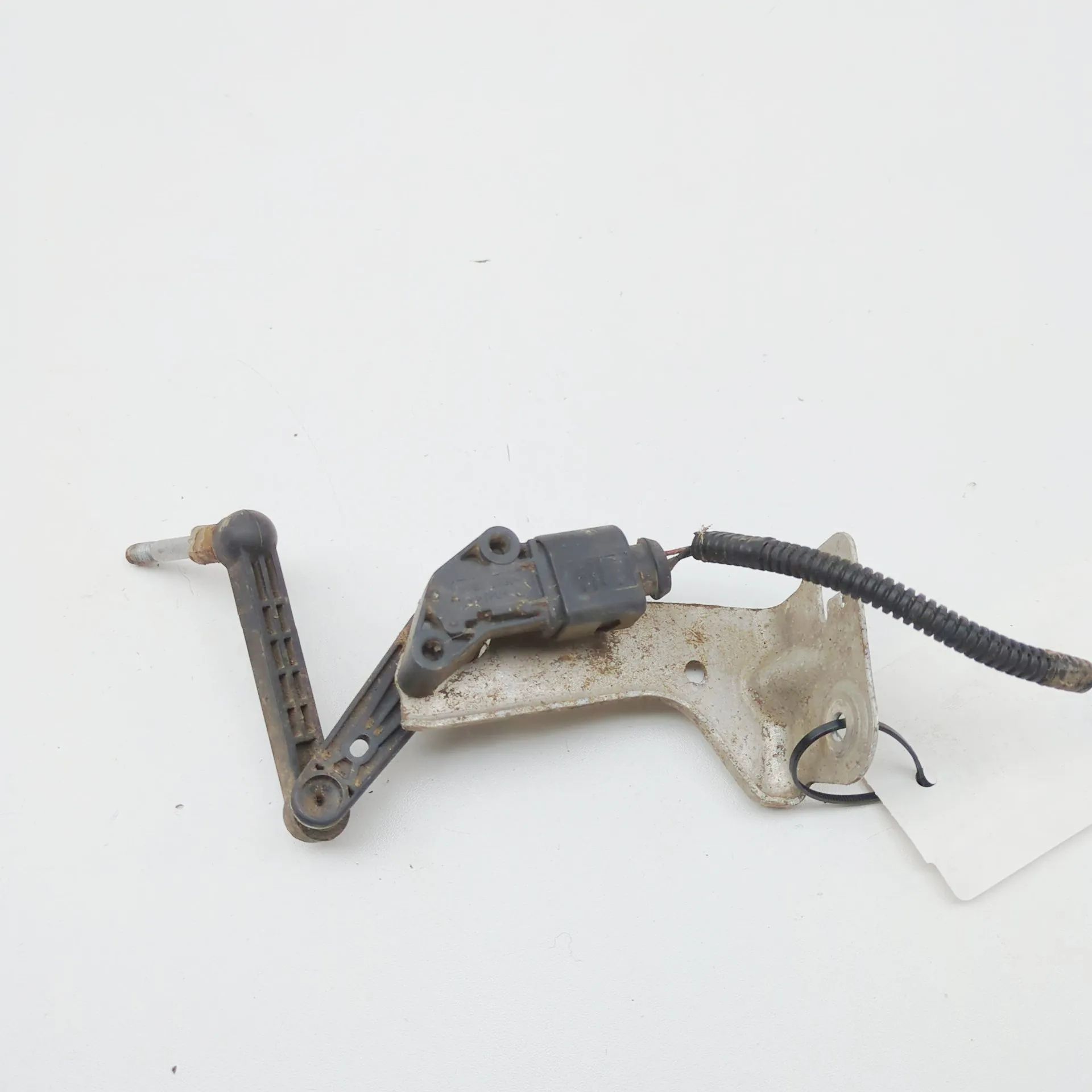 Tesla Model X Ride height sensor — rear left Ride height sensor — rear left — TESLA MODEL X ...