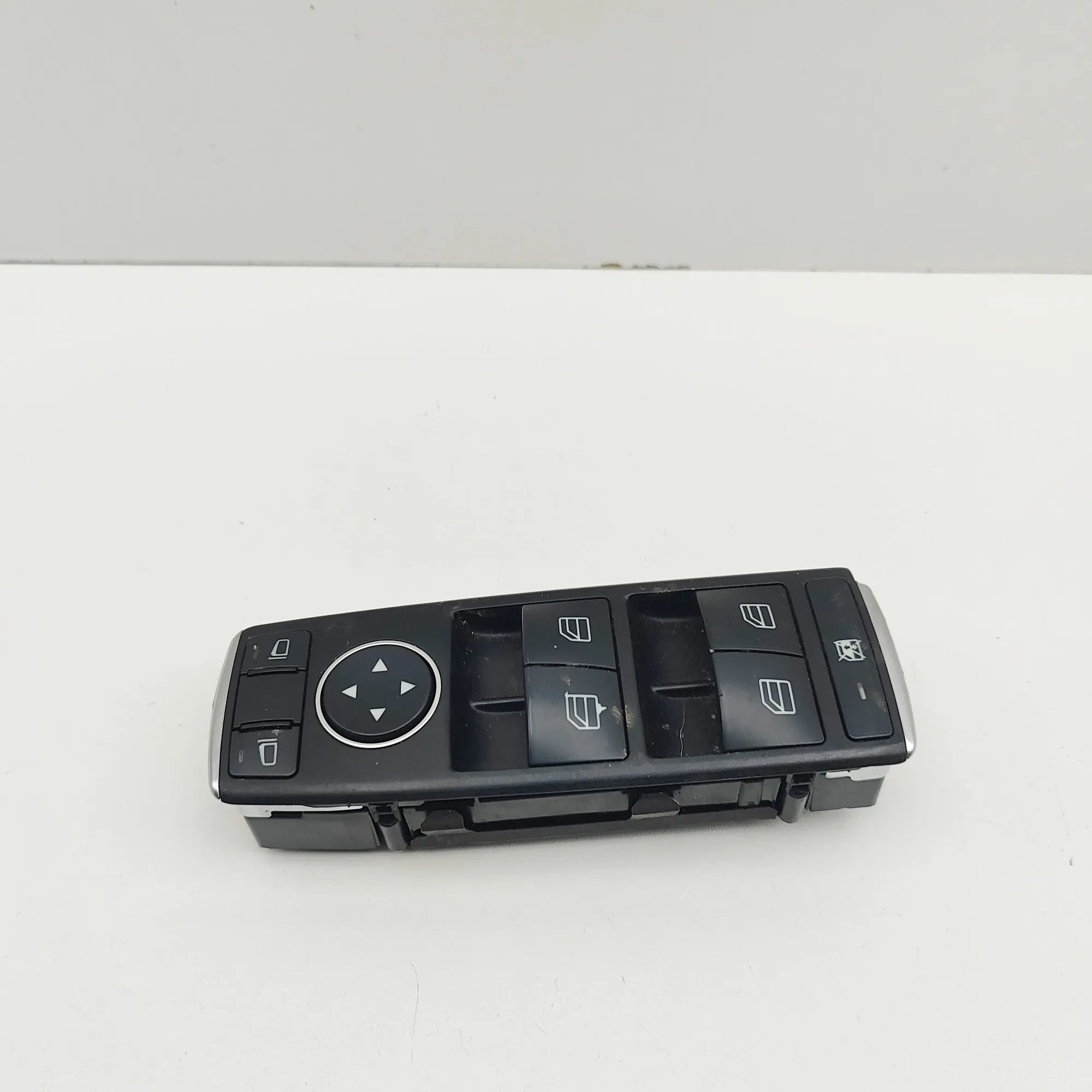 Mercedes-Benz CLA (C117) Door window switch — front right Door window switch — front right — MERCEDES BEN...