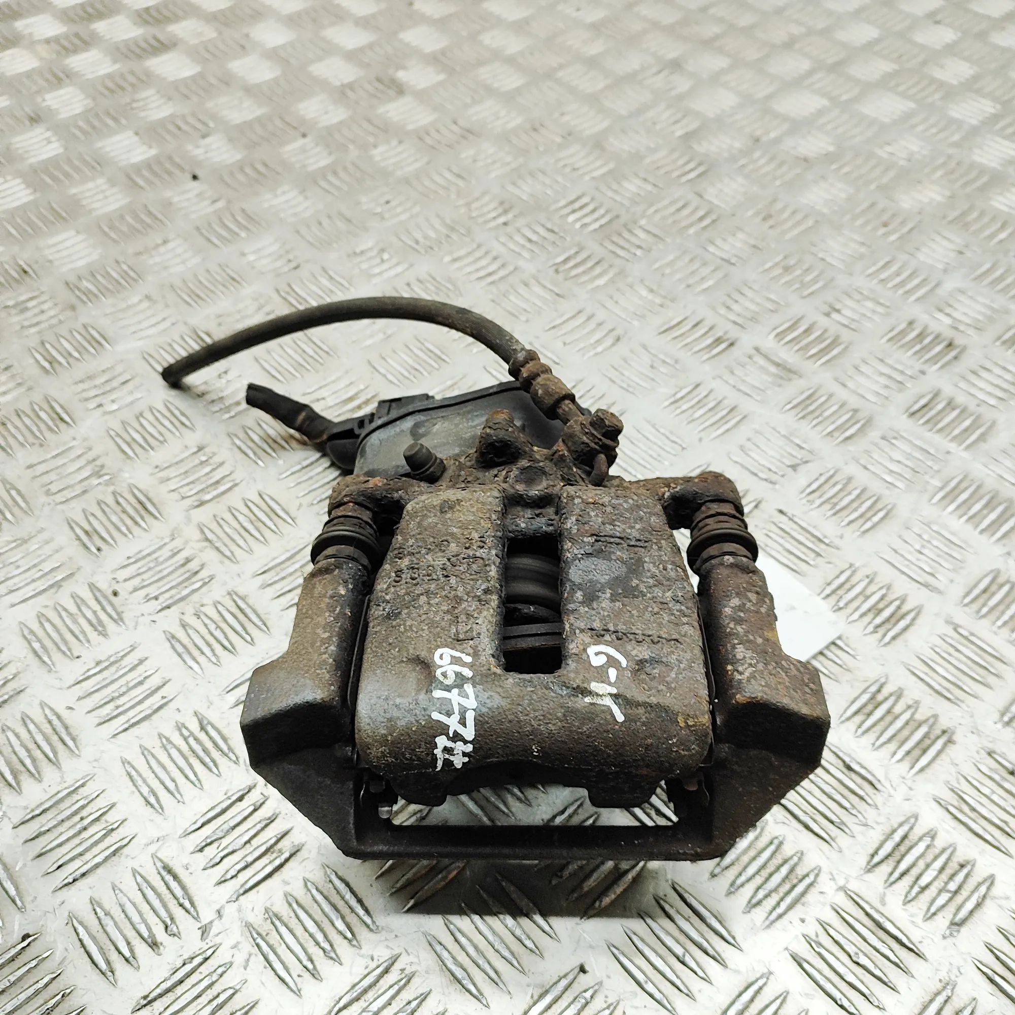 Volvo XC60 Brake caliper — rear left Brake caliper — rear left — VOLVO XC60 (2008-20...