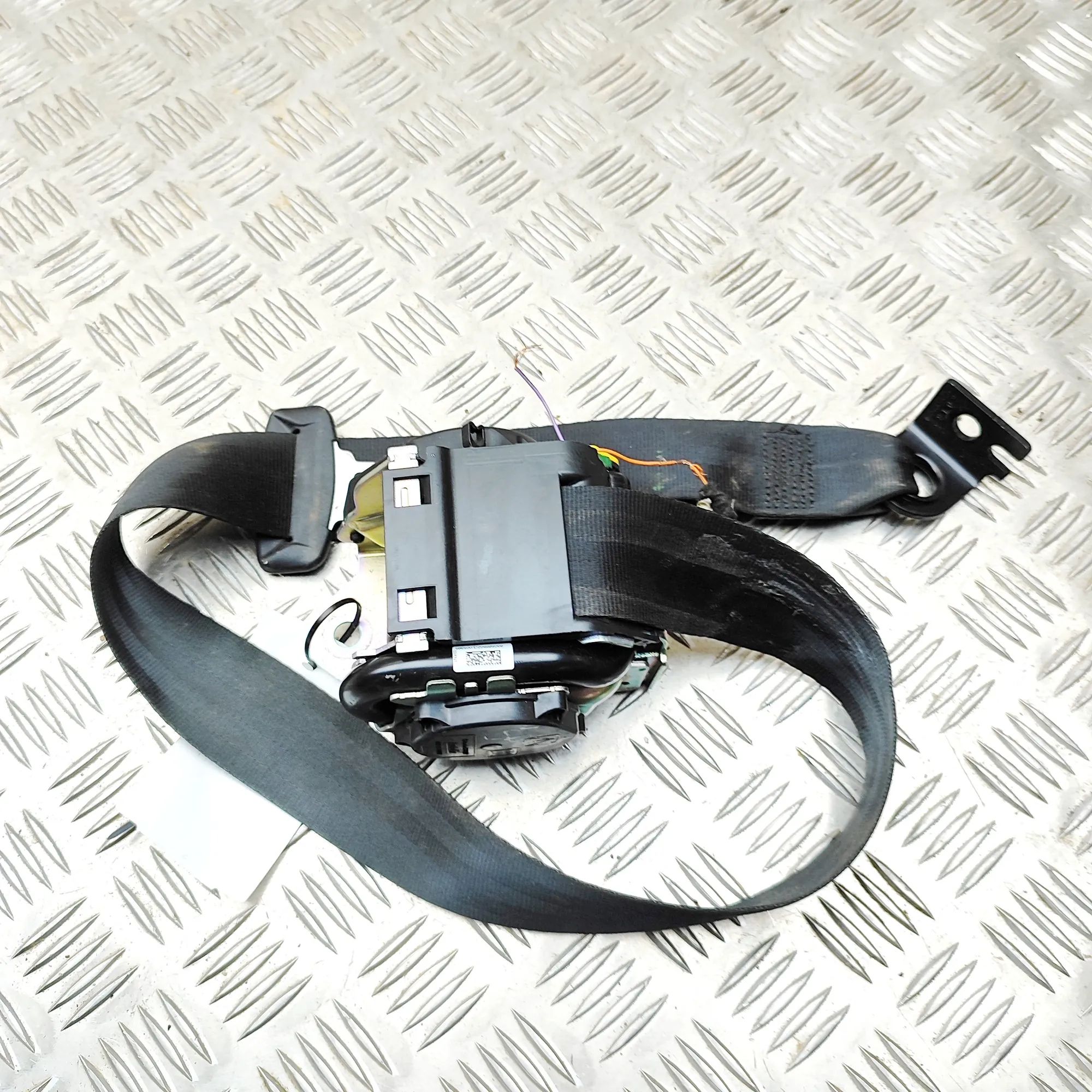 Land Rover Range Rover Velar Rear Left Seatbelt Rear Left Seatbelt — LAND ROVER RANGE ROVER VEL...