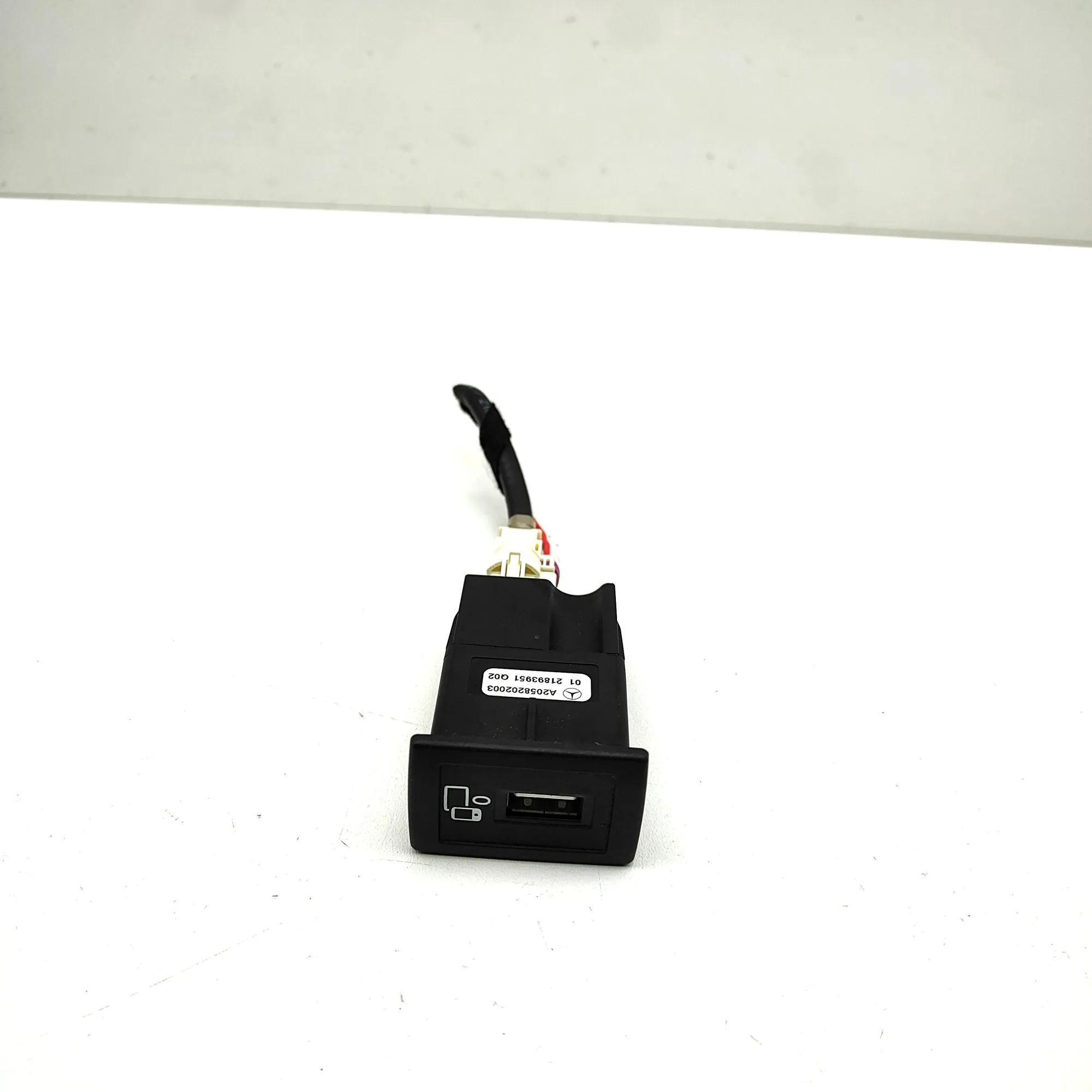 Mercedes-Benz A (W177) USB USB — MERCEDES BENZ C-CLASS COUPE (C205) (2015-...