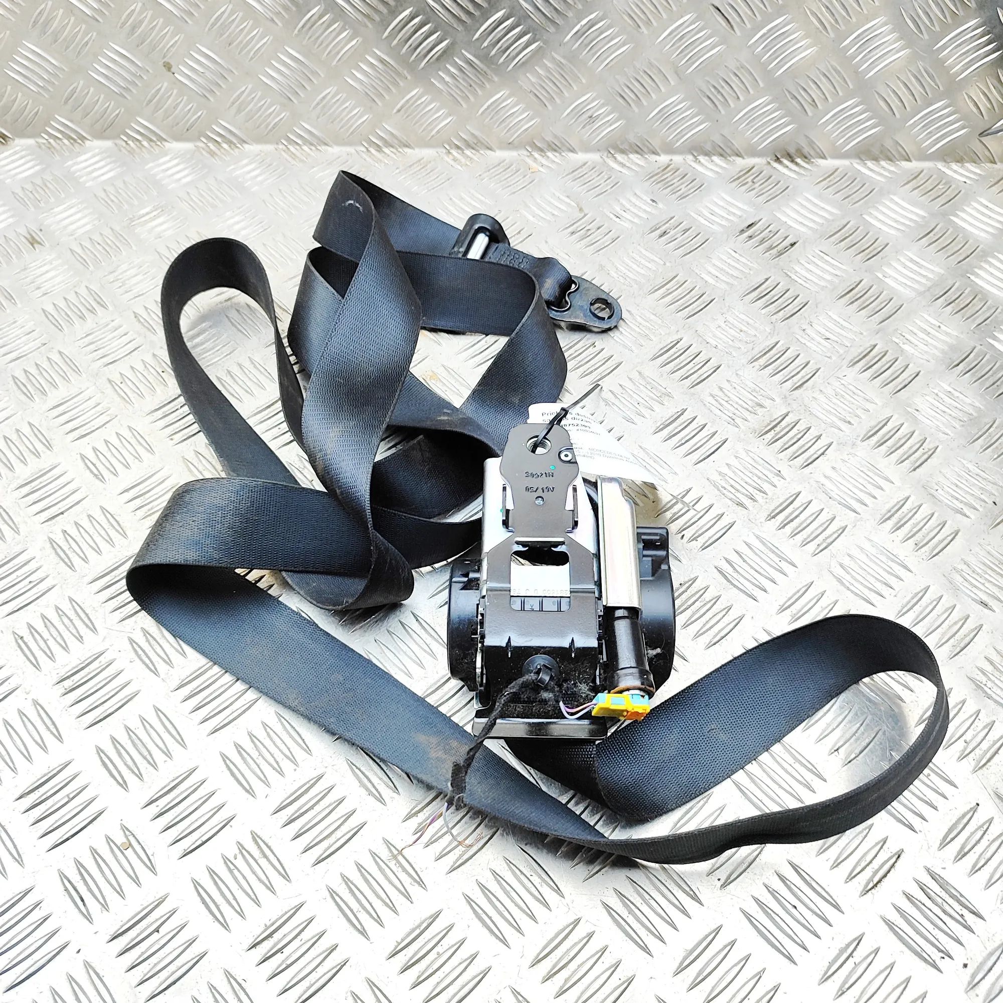 Mercedes-Benz A (W177) Front Right Seatbelt Front Right Seatbelt — MERCEDES BENZ C-CLASS CO...