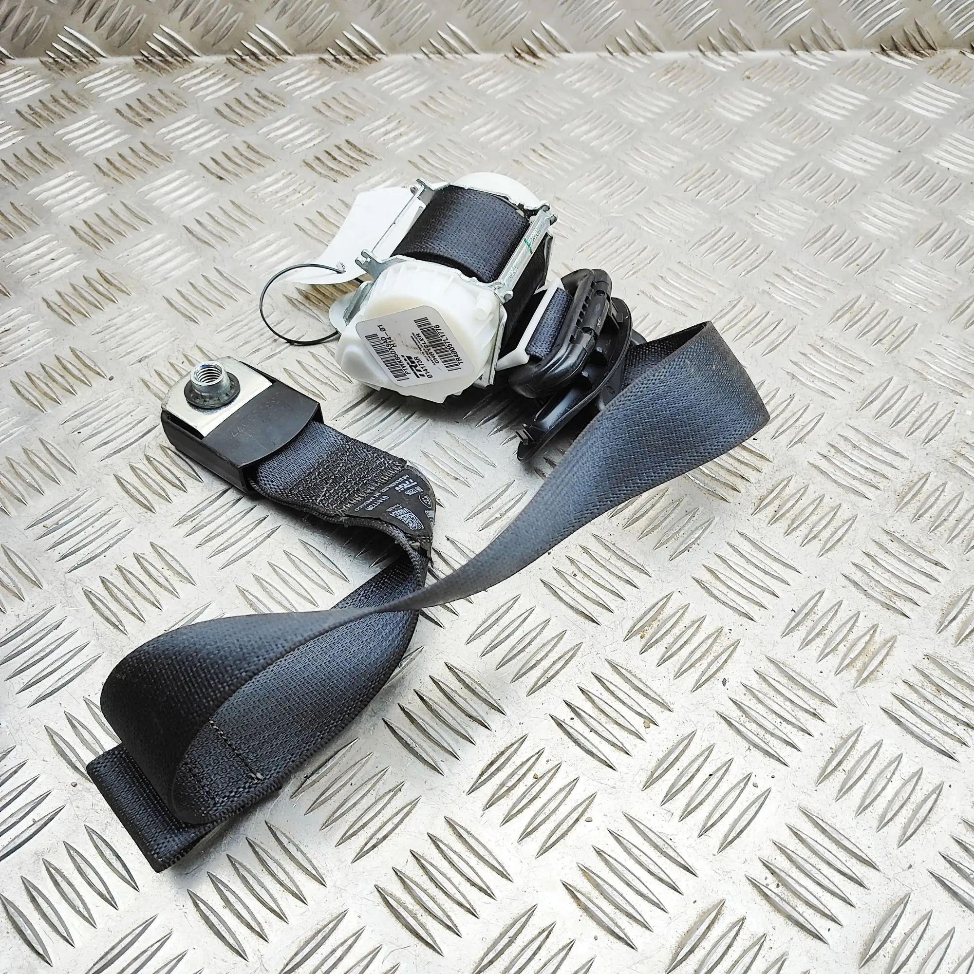 Jeep Cherokee (KL) Rear Left Seatbelt Rear Left Seatbelt — JEEP CHEROKEE (KL) (2013-P...