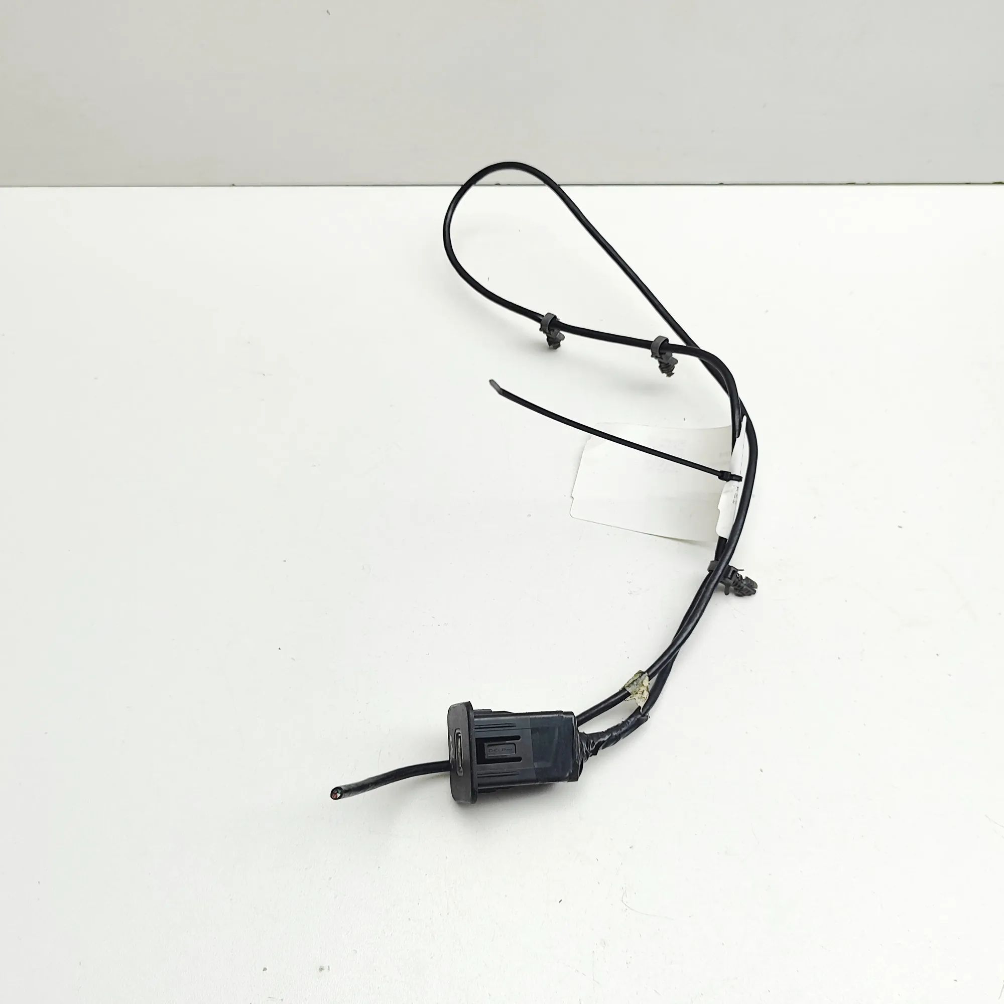 Jeep Cherokee (KL) USB USB — JEEP CHEROKEE (KL) (2013-PRESENT) — 68145...
