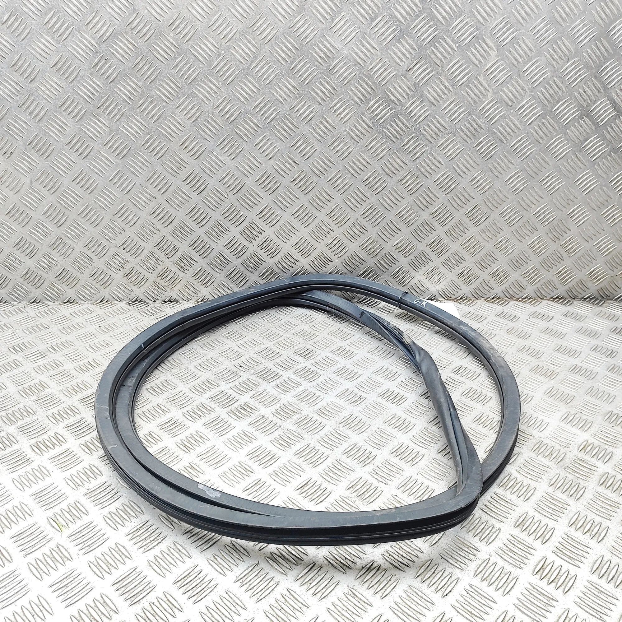 Jeep Cherokee (KL) Door rubber seal — rear left Door rubber seal — rear left — JEEP CHEROKEE (K...