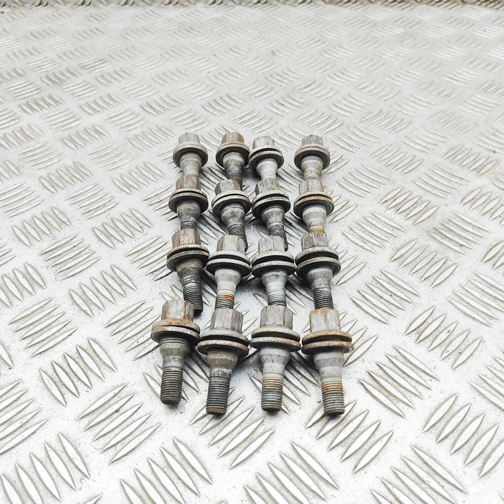 Peugeot 5008 Wheel Screws Kit Wheel Screws Kit — PEUGEOT 5008 (II MC, MJ, MR,...