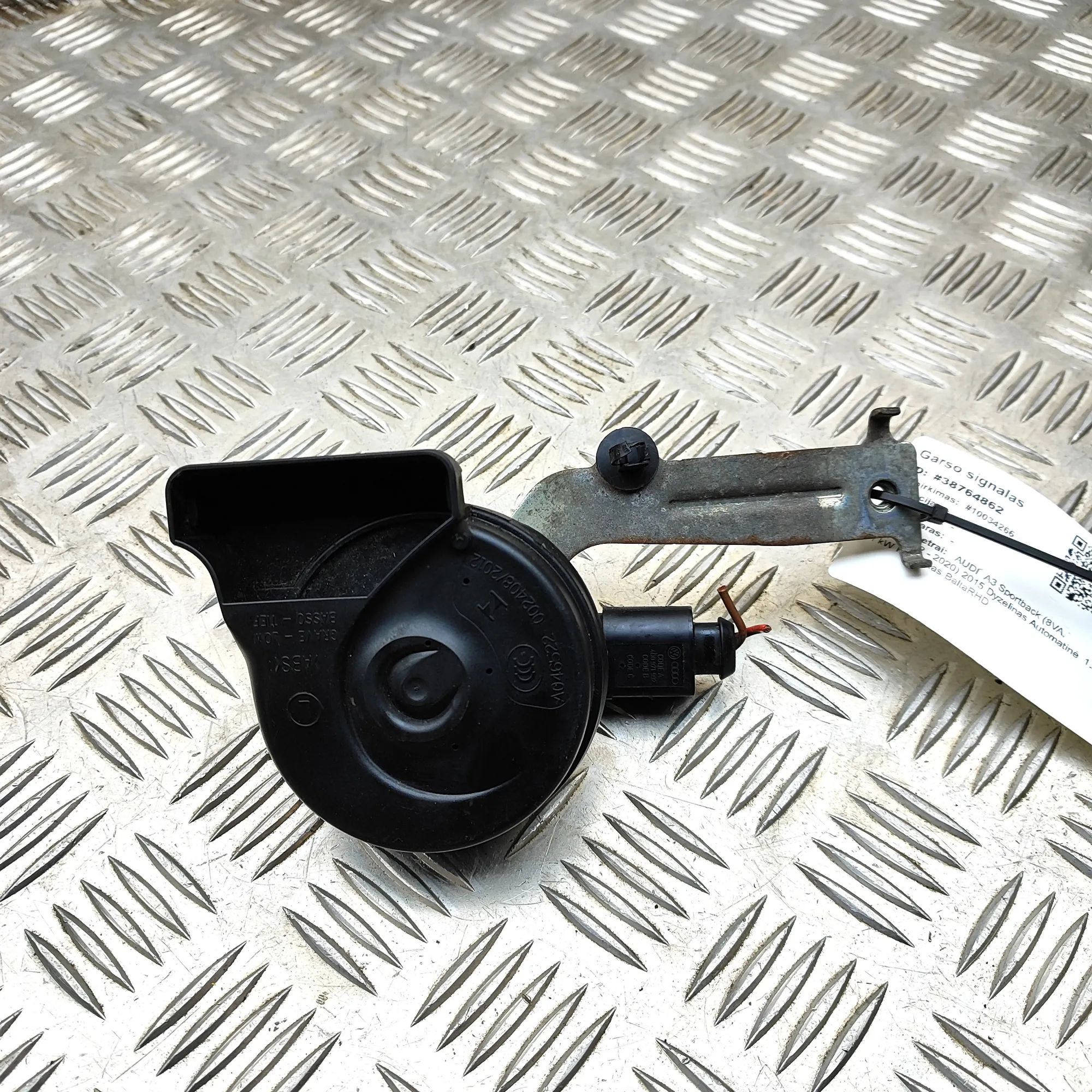 Audi A3 (8V) Horn signal Horn signal — AUDI A3 (Sportback 8VA, 8VF) (201...
