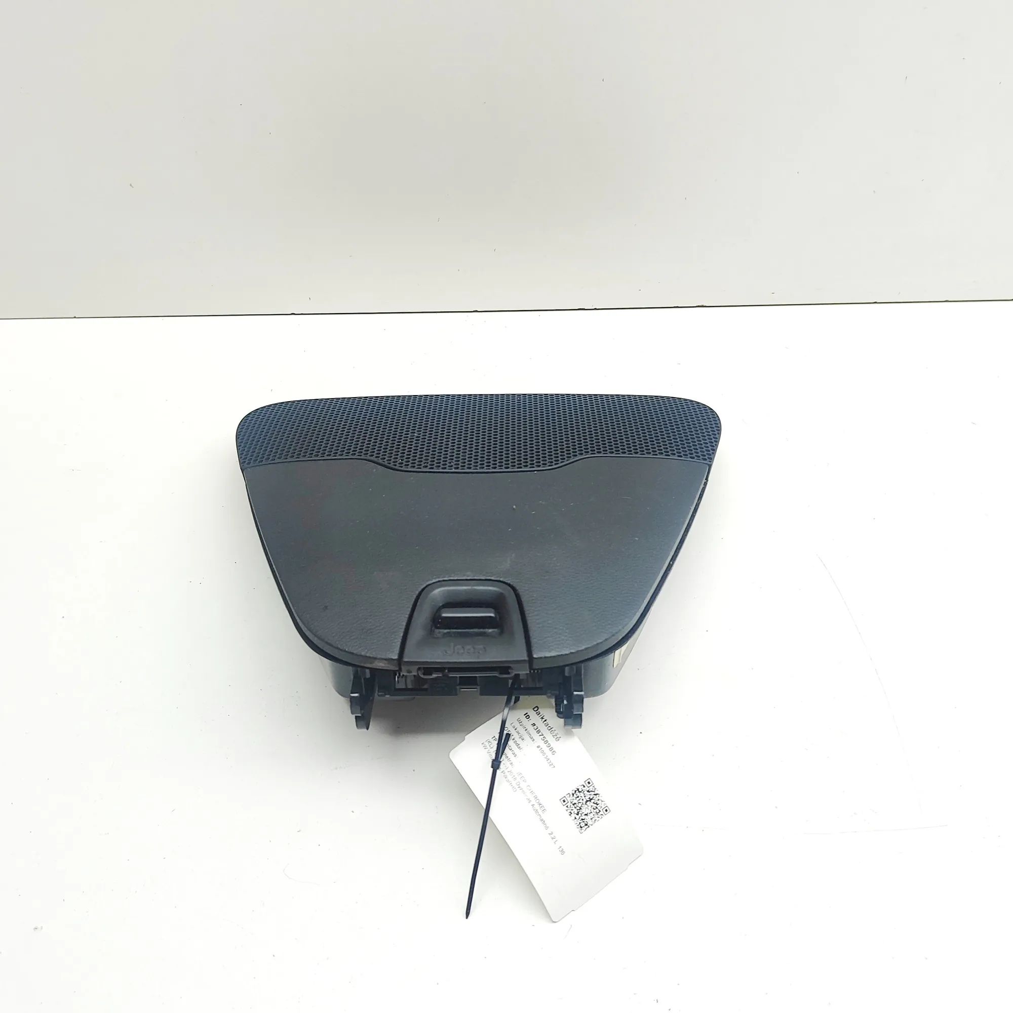 Jeep Cherokee (KL) Glove Compartment Glove compartment — JEEP CHEROKEE (KL) (2013-PR...