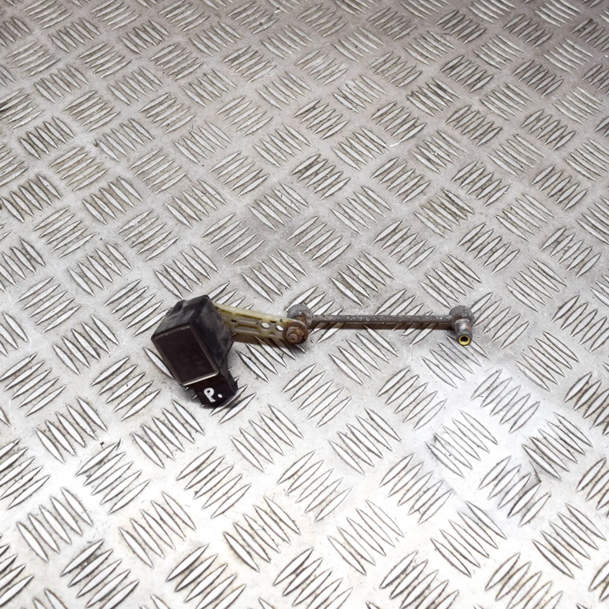 Maserati GranTurismo / GranCabrio Ride height sensor — front left Ride height sensor — front left — MASERATI GRAN...