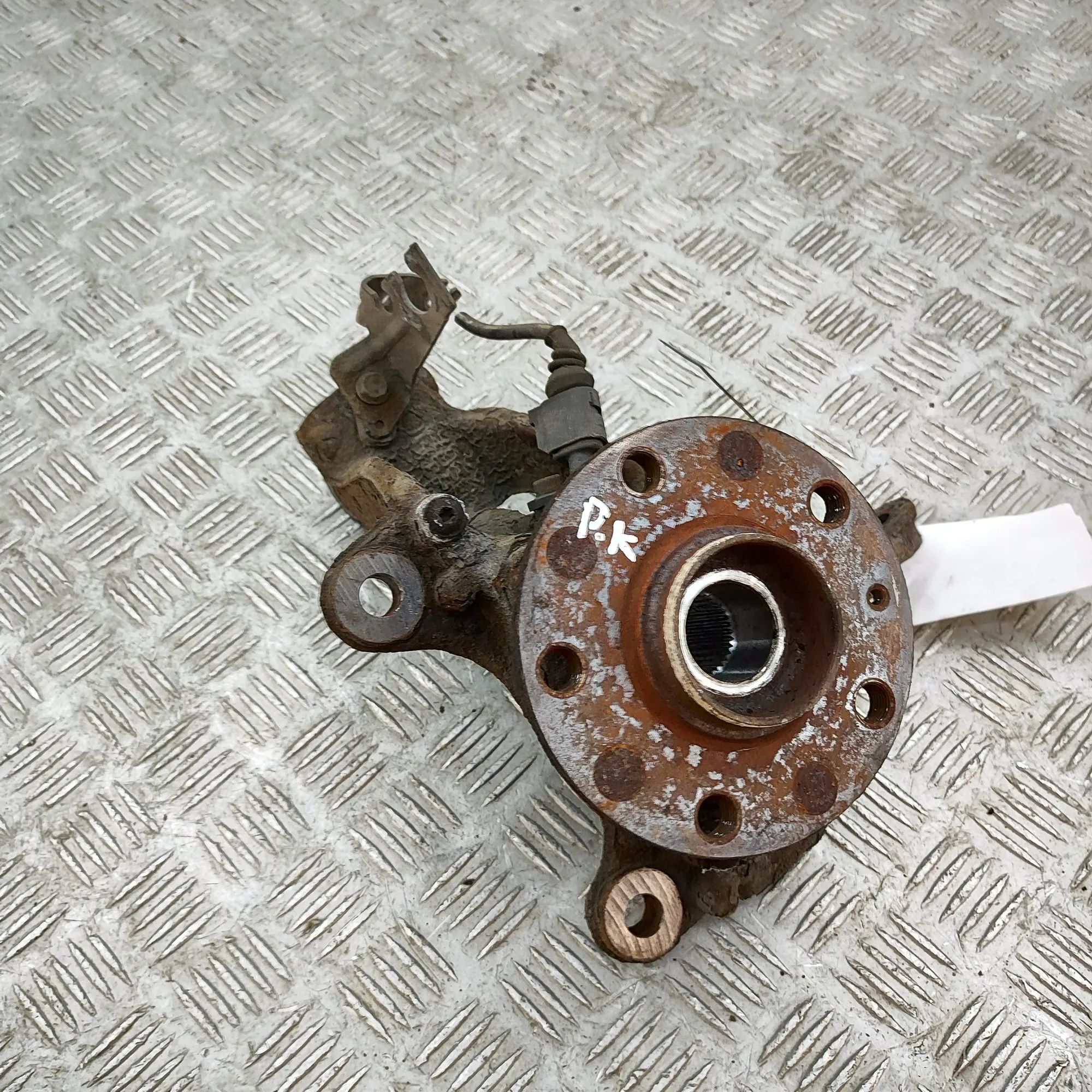 Audi A3 (8V) Front Left Wheel Hub Front Left Wheel Hub — AUDI A3 (Sportback 8VA, ...