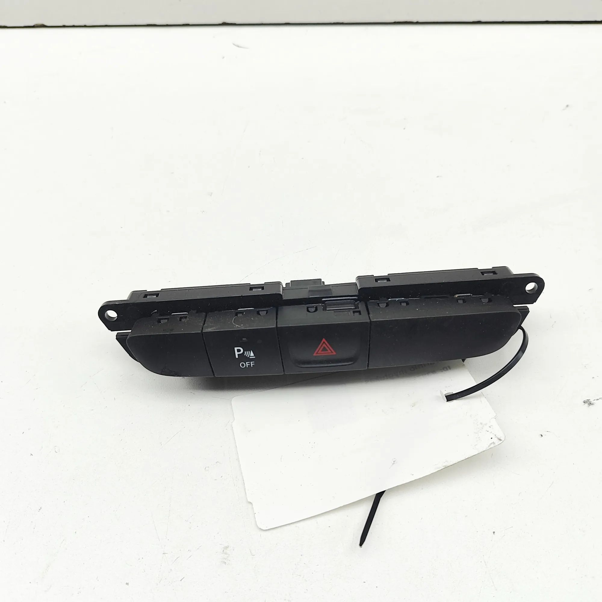 Jeep Cherokee (KL) Button Switch Panel Button Switch Panel — JEEP CHEROKEE (KL) (2013-...