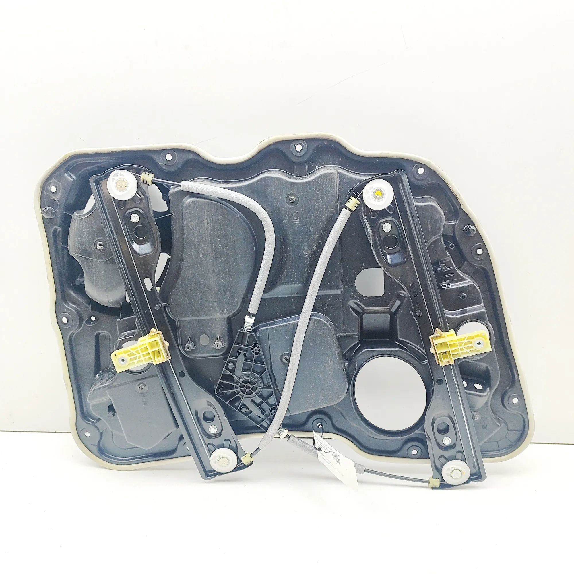 Jeep Cherokee (KL) Front Right Door Window Regulator Front Right Door Window Regulator — JEEP CHEROK...