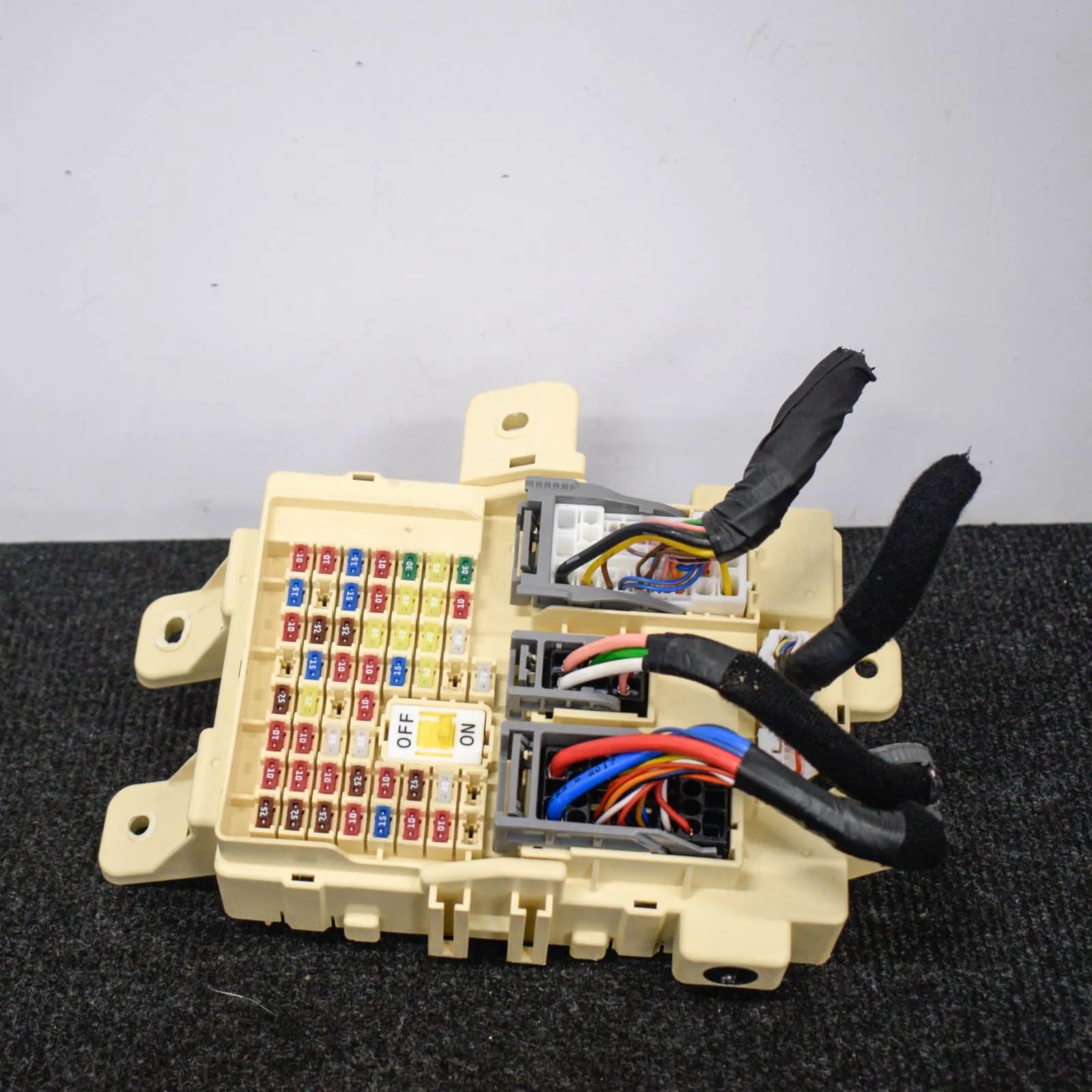 Kia Sportage Fuse box Fuse box — KIA SPORTAGE (QL) (2015-...) — 91950...