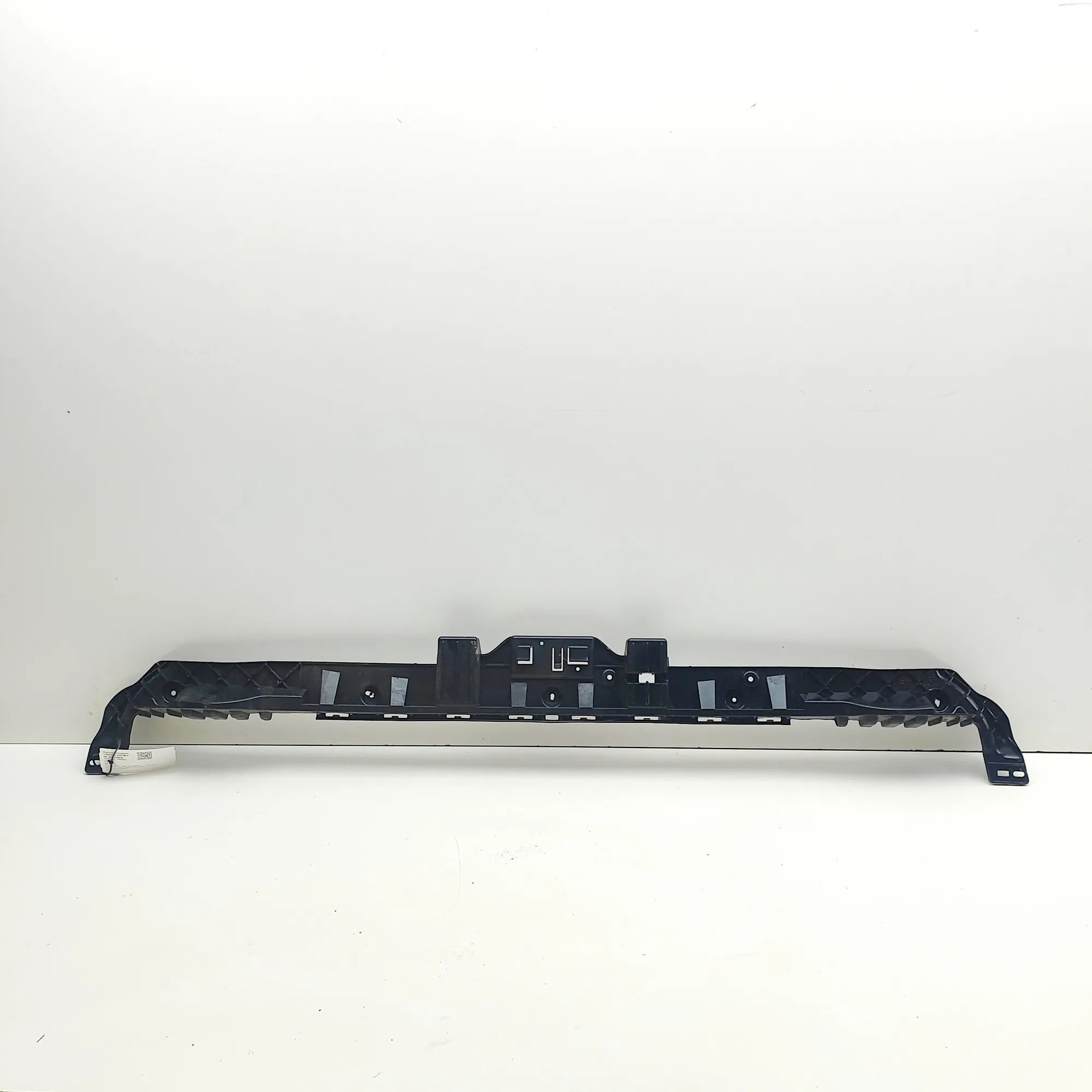 Jeep Cherokee (KL) Rear Bumper Middle Bracket Rear Bumper Middle Bracket — JEEP CHEROKEE (KL)...
