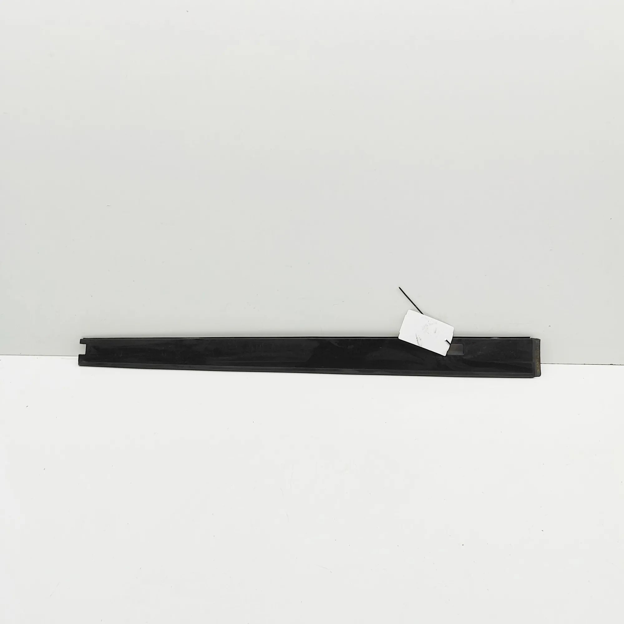 Hyundai Santa Fe Left Side Roof Strip Trim Left Side Roof Strip Trim — HYUNDAI SANTA (FÉ I...