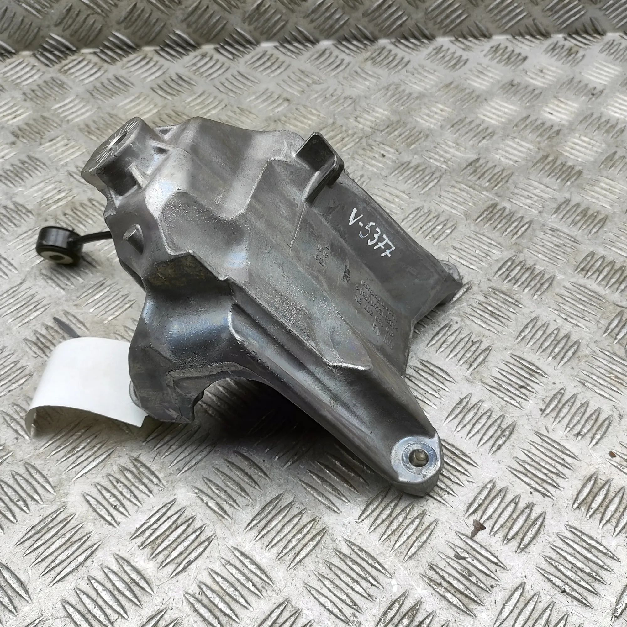 Audi A6 (C8) Left Side Engine Bracket Left Side Engine Bracket — AUDI A6 (C8 Avant 4A...