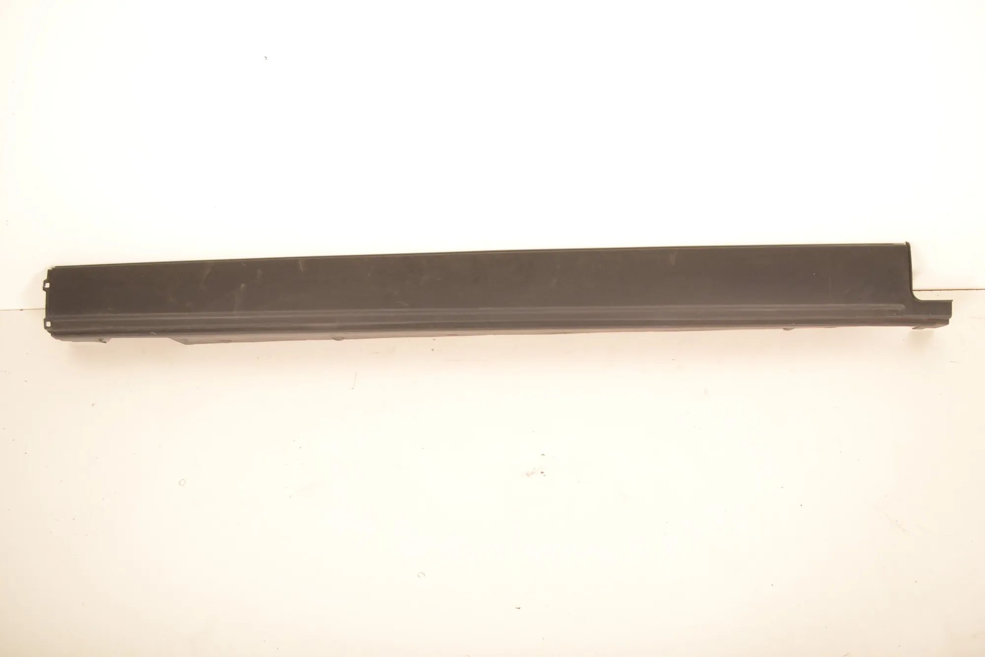 Land Rover Range Rover Sport (L494) Right Side Plastic Sideskirt Cover Right Side Plastic Sideskirt Cover — LAND ROVER...