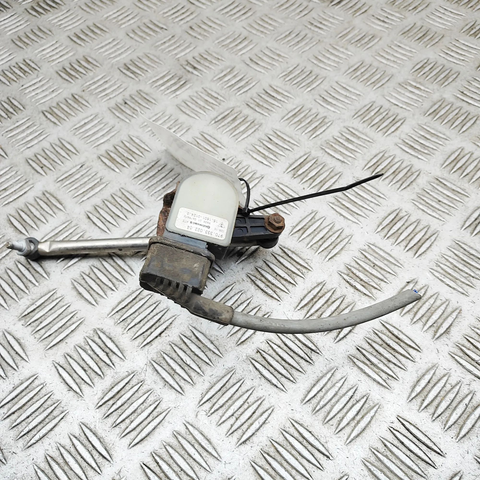 Porsche Panamera Ride height sensor — rear right Ride height sensor — rear right — PORSCHE PANAM...