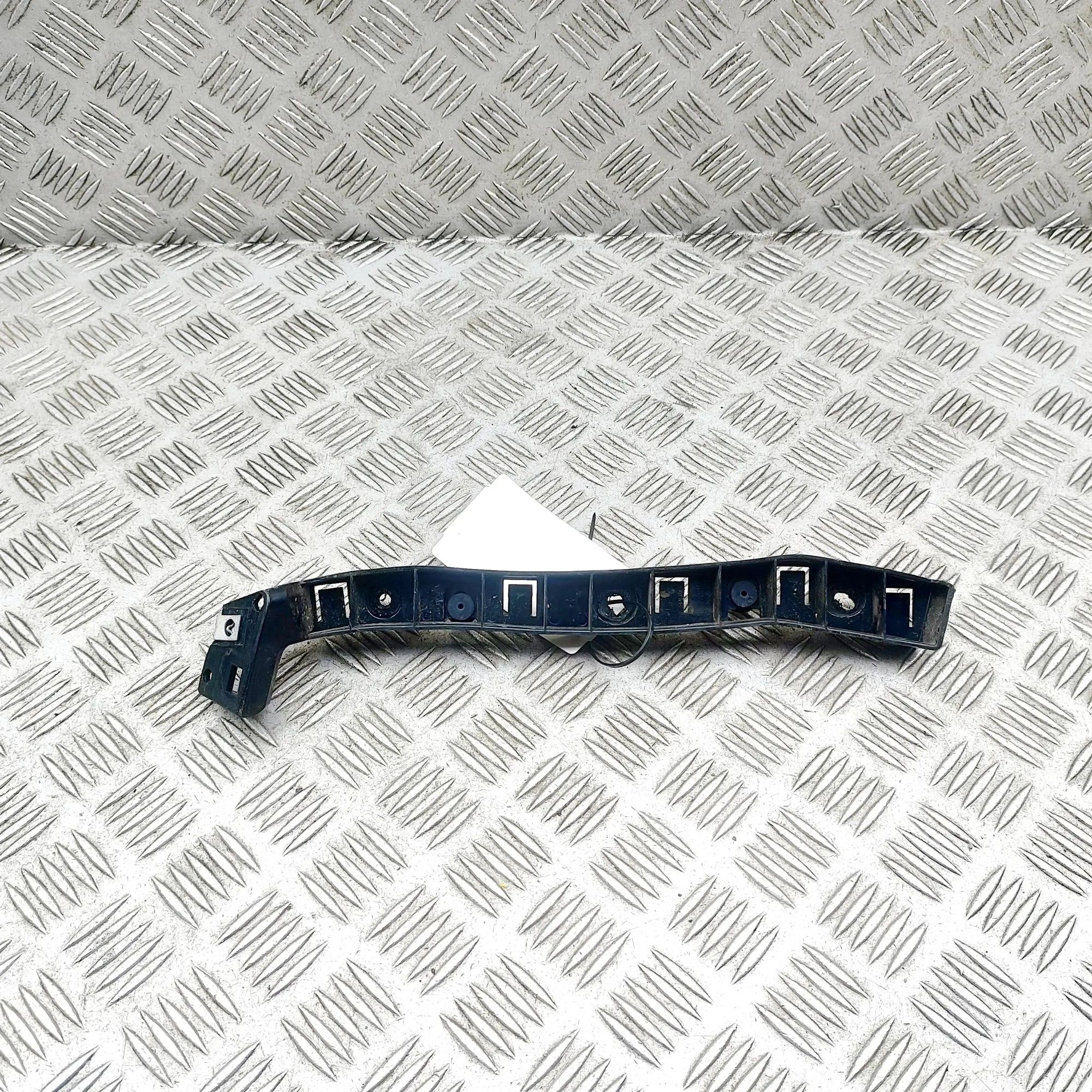 Jeep Cherokee (KL) Rear Right Bumper Bracket Rear Right Bumper Bracket — JEEP CHEROKEE (KL) ...