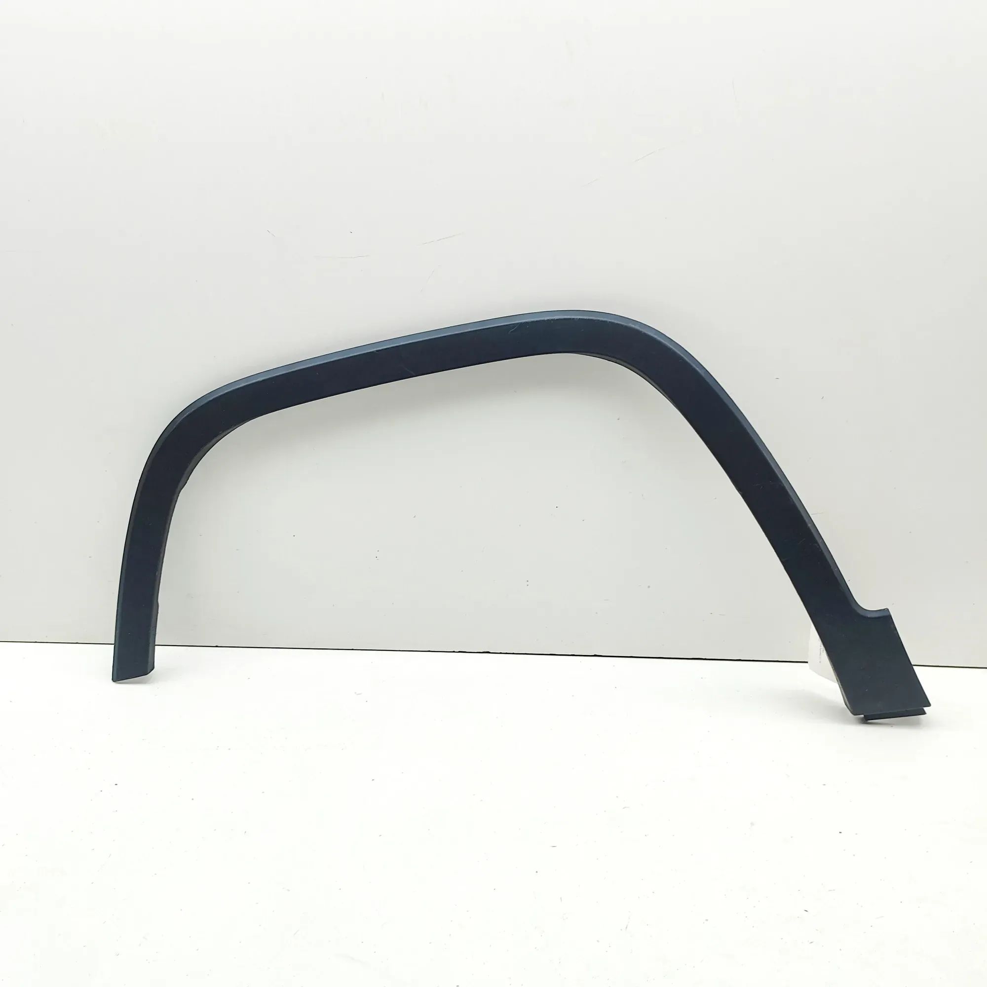Jeep Cherokee (KL) Wheel arch trim — front left Wheel arch trim — front left — JEEP CHEROKEE (K...