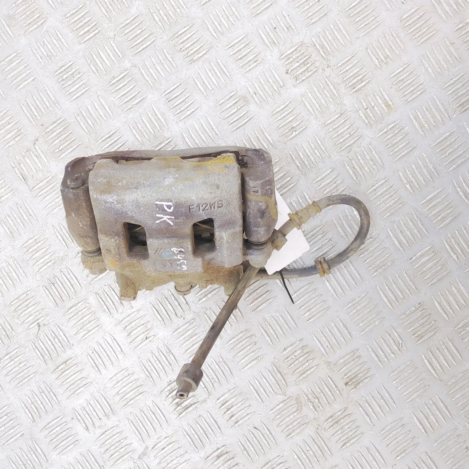 Mitsubishi Outlander Brake caliper — front left Brake caliper — front left — MITSUBISHI OUTLAND...