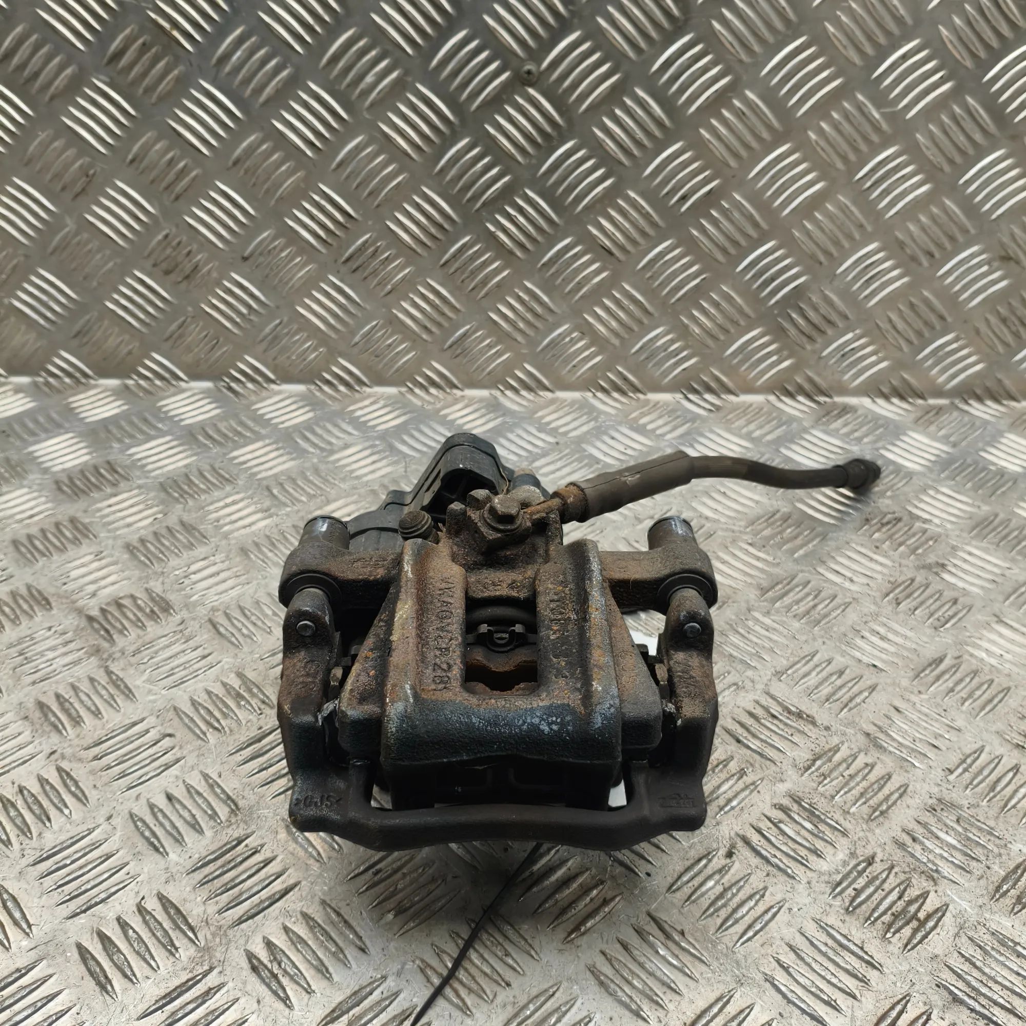 Skoda Octavia Brake caliper — rear right Brake caliper — rear right — SKODA OCTAVIA (IV ...