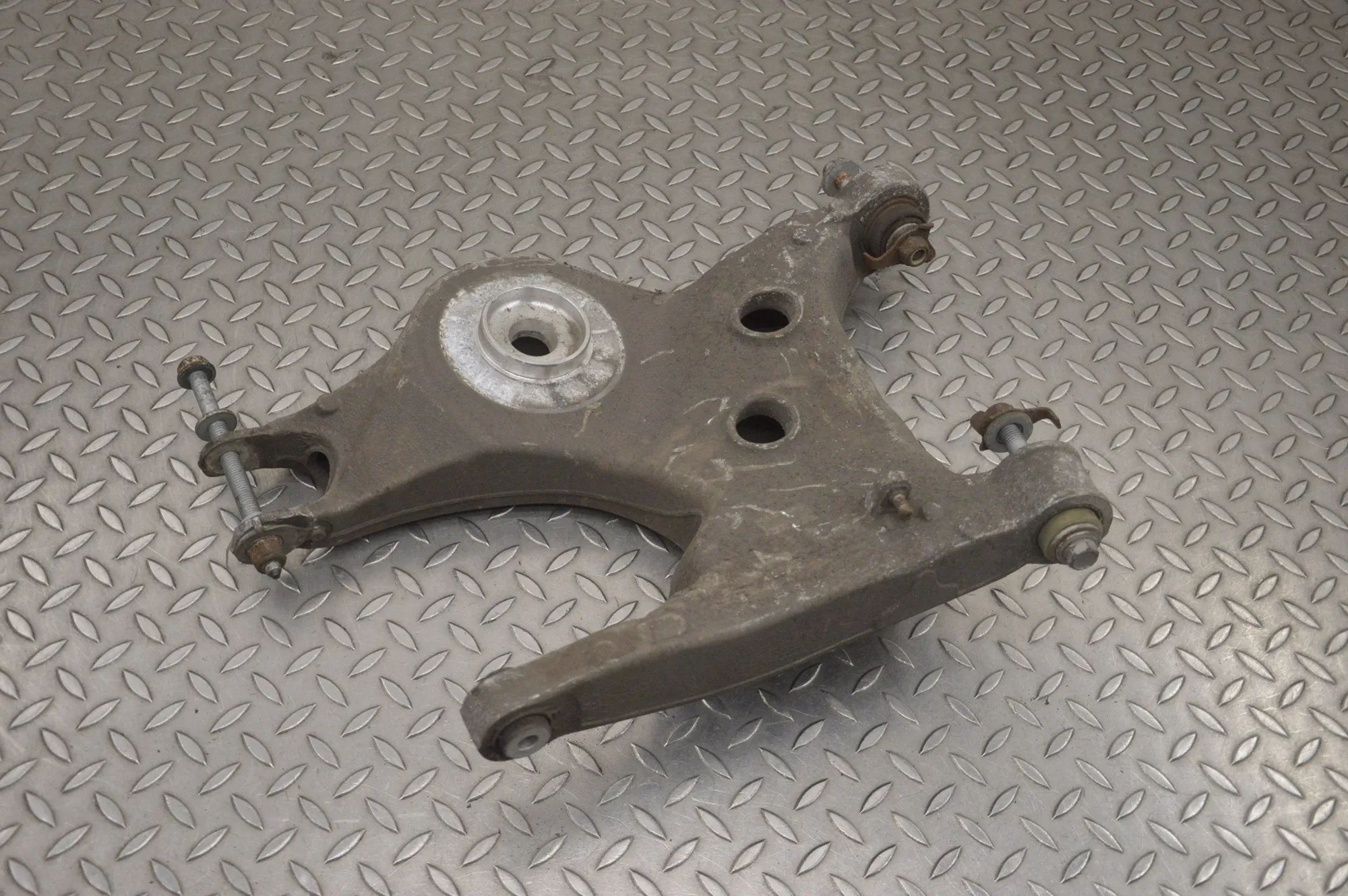 Land Rover Range Rover Sport (L494) Rear Right Lower Control Arm Rear Right Lower Control Arm — LAND ROVER RANGE...