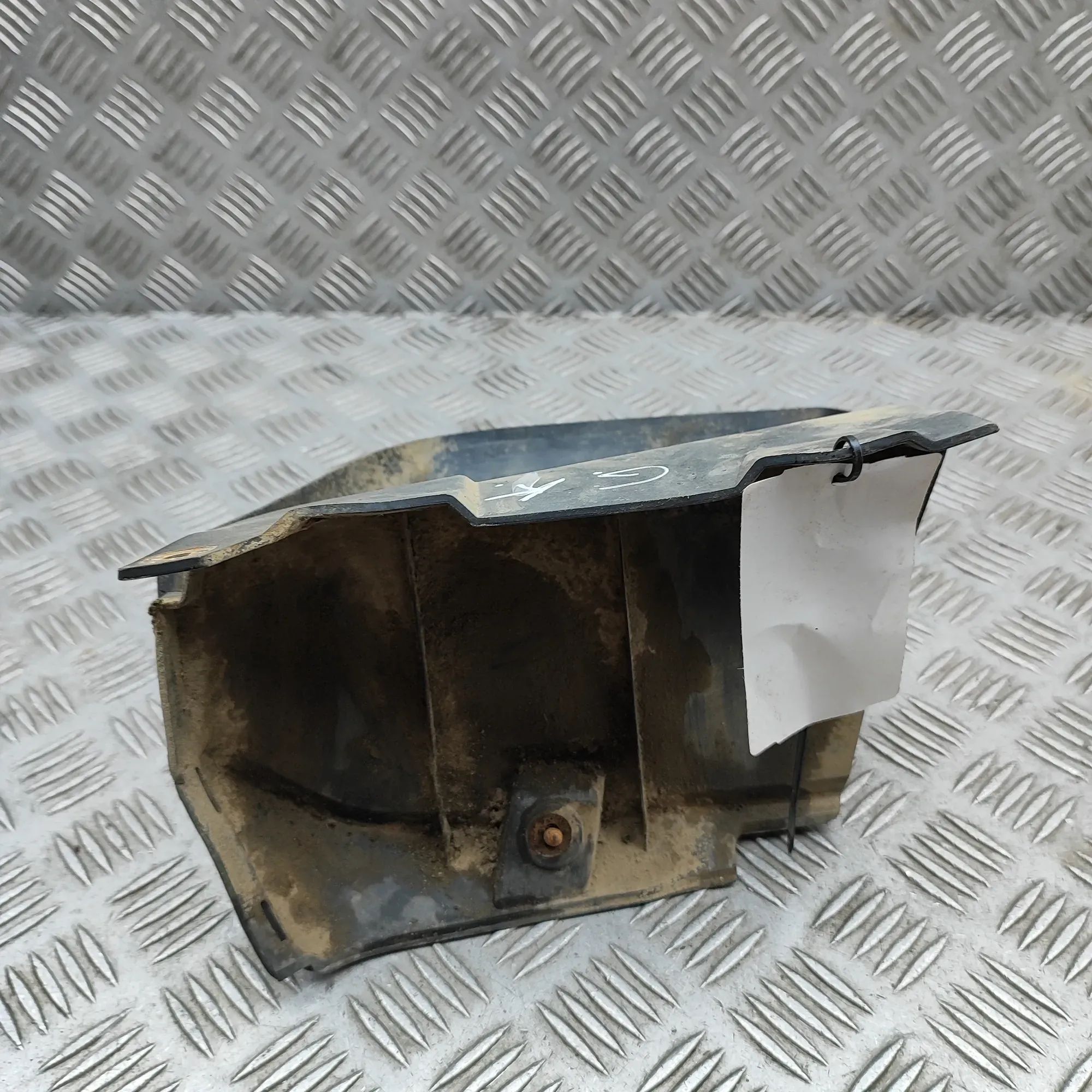 Mitsubishi L200 Mudguard — rear left Mudguard — rear left — MITSUBISHI L (200 / TRIT...