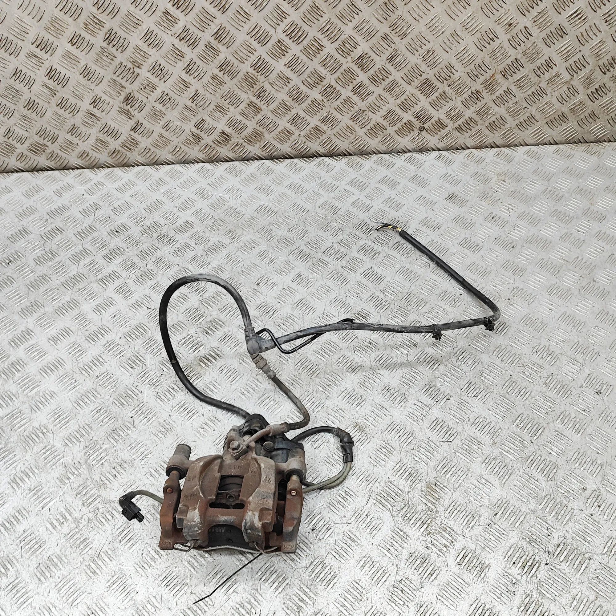Volkswagen Tiguan Brake caliper — rear left Brake caliper — rear left — VW TIGUAN (AD1) (20...