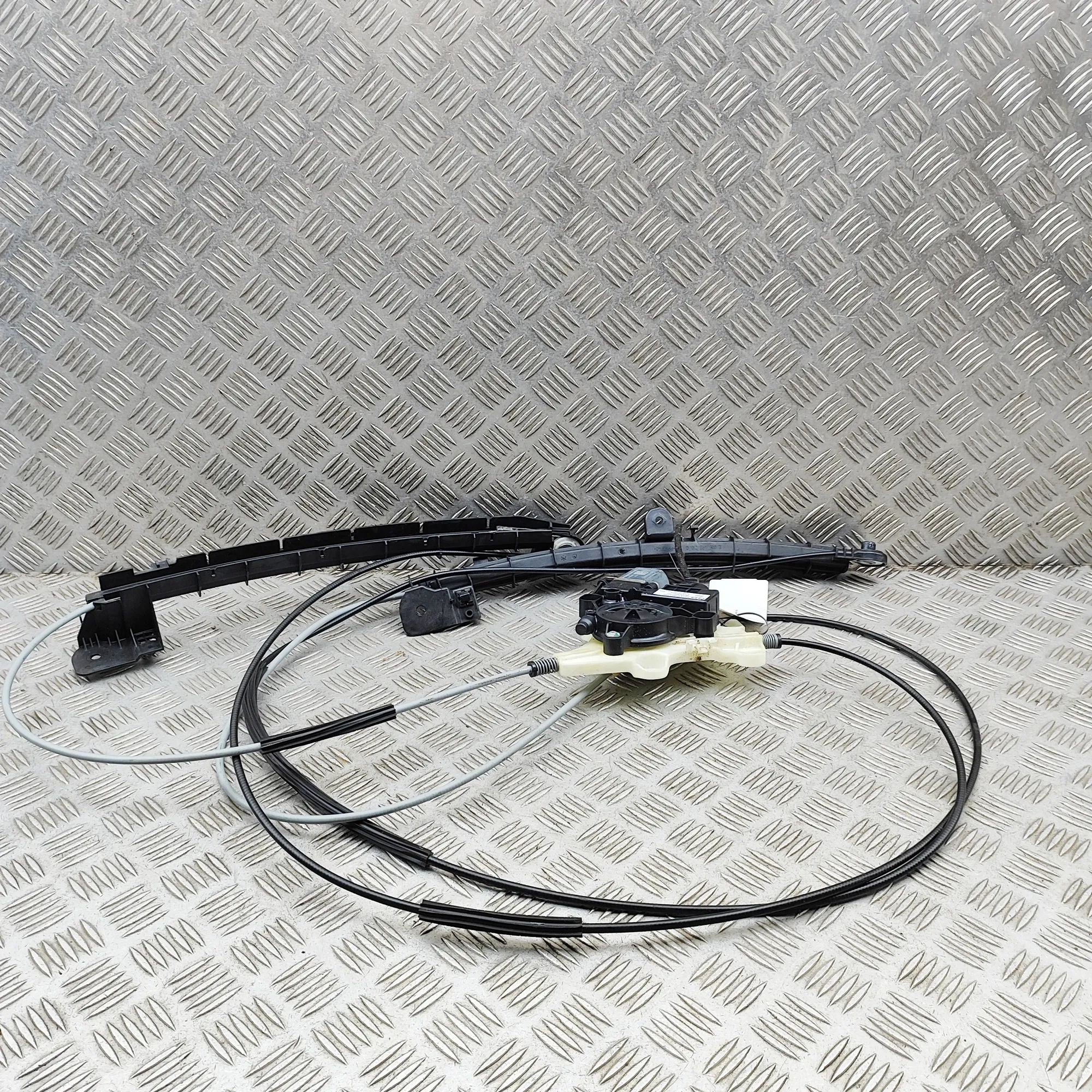 Audi A4 (B8) Sunroof Motor Sunroof Motor — AUDI A4 (Avant 8W5, B9) (2015-....