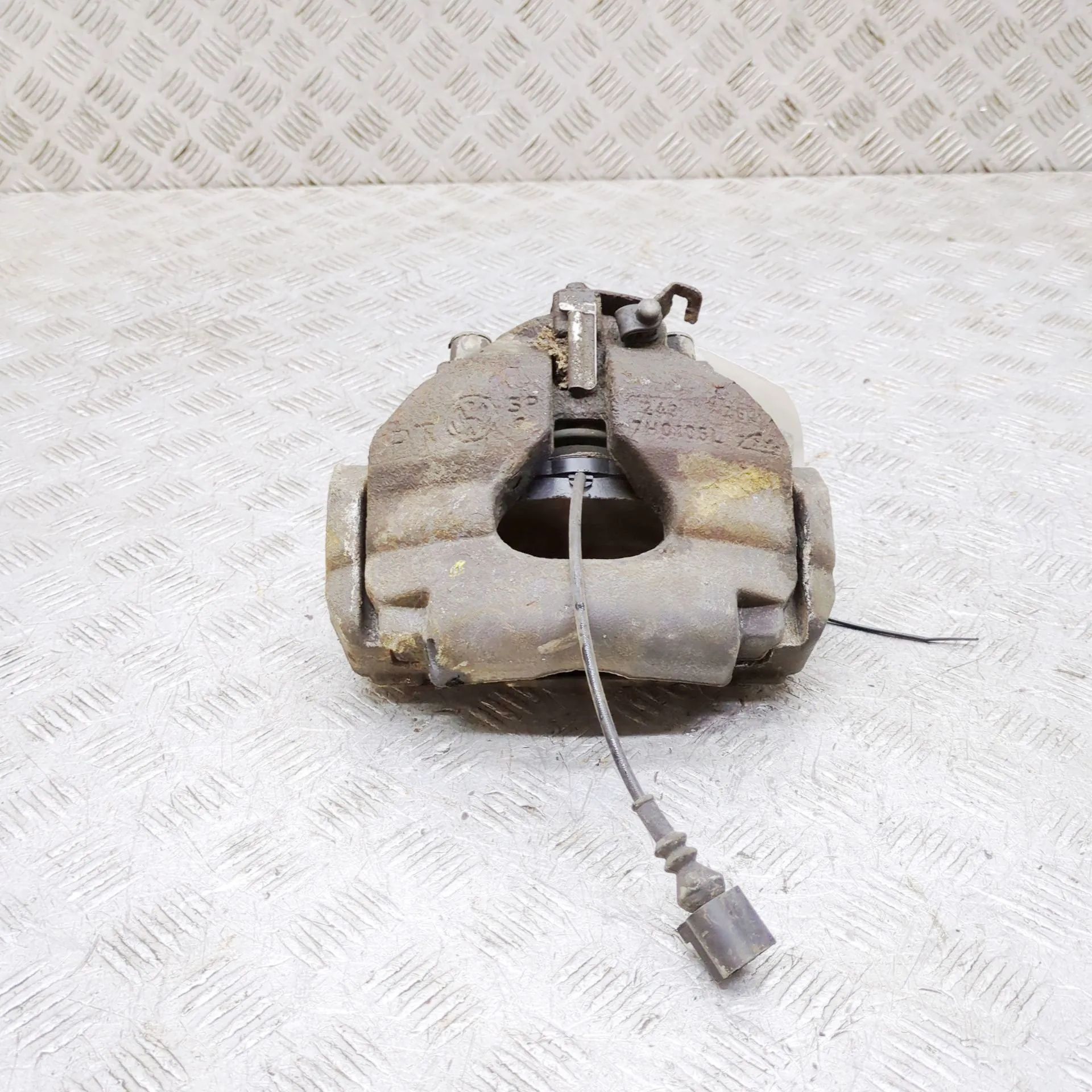 Volkswagen Transporter (T6, Caravelle, Multivan) Brake caliper — front left Brake caliper — front left — VW TRANSPORTER (VI...