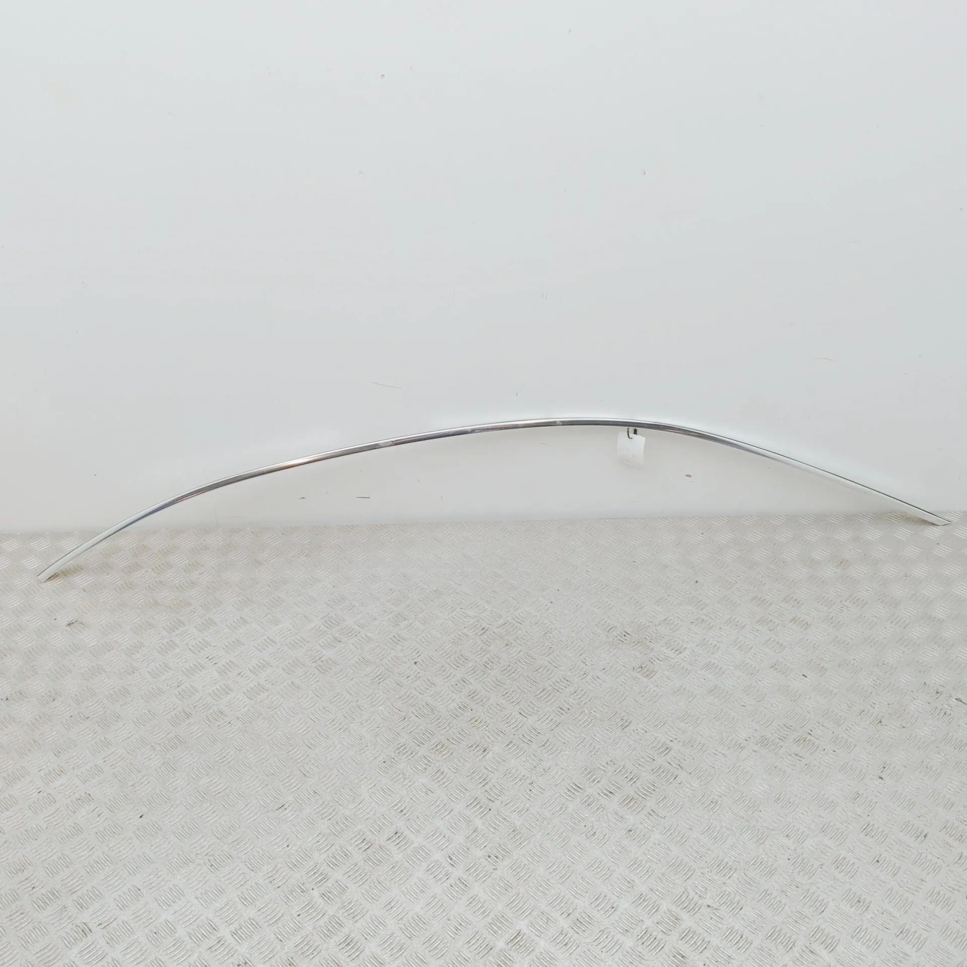 Maserati Ghibli Right Side Roof Strip Trim Right Side Roof Strip Trim — MASERATI GHIBLI (M...