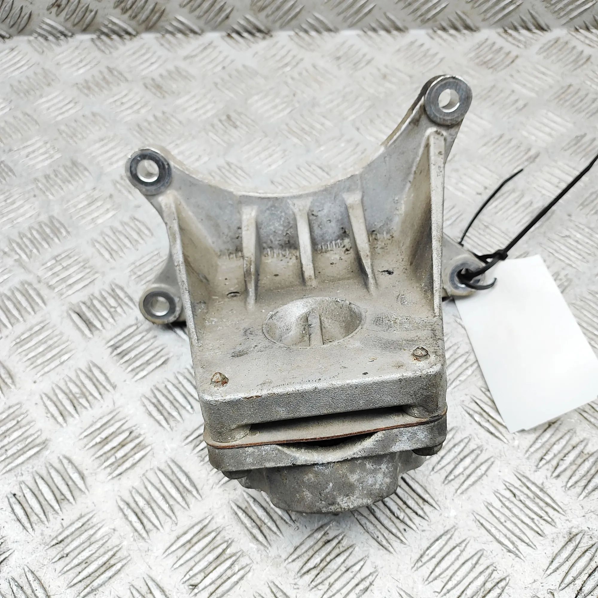 Maserati Ghibli Gearbox Mount Bracket Gearbox Mount Bracket — MASERATI GHIBLI (M157) ...