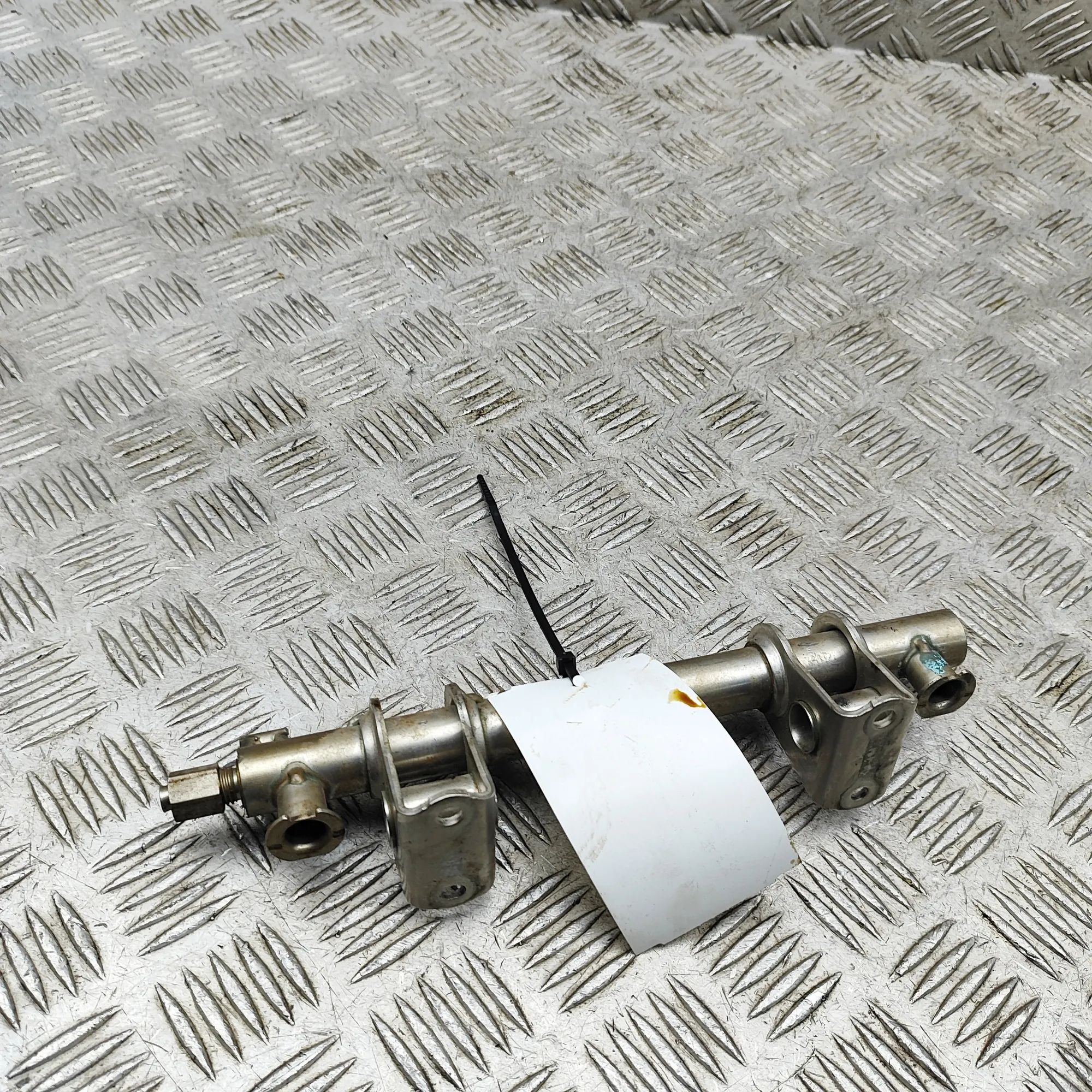 Porsche Macan Fuel Rail Fuel rail — PORSCHE MACAN (95B) (2014-...) — 94...