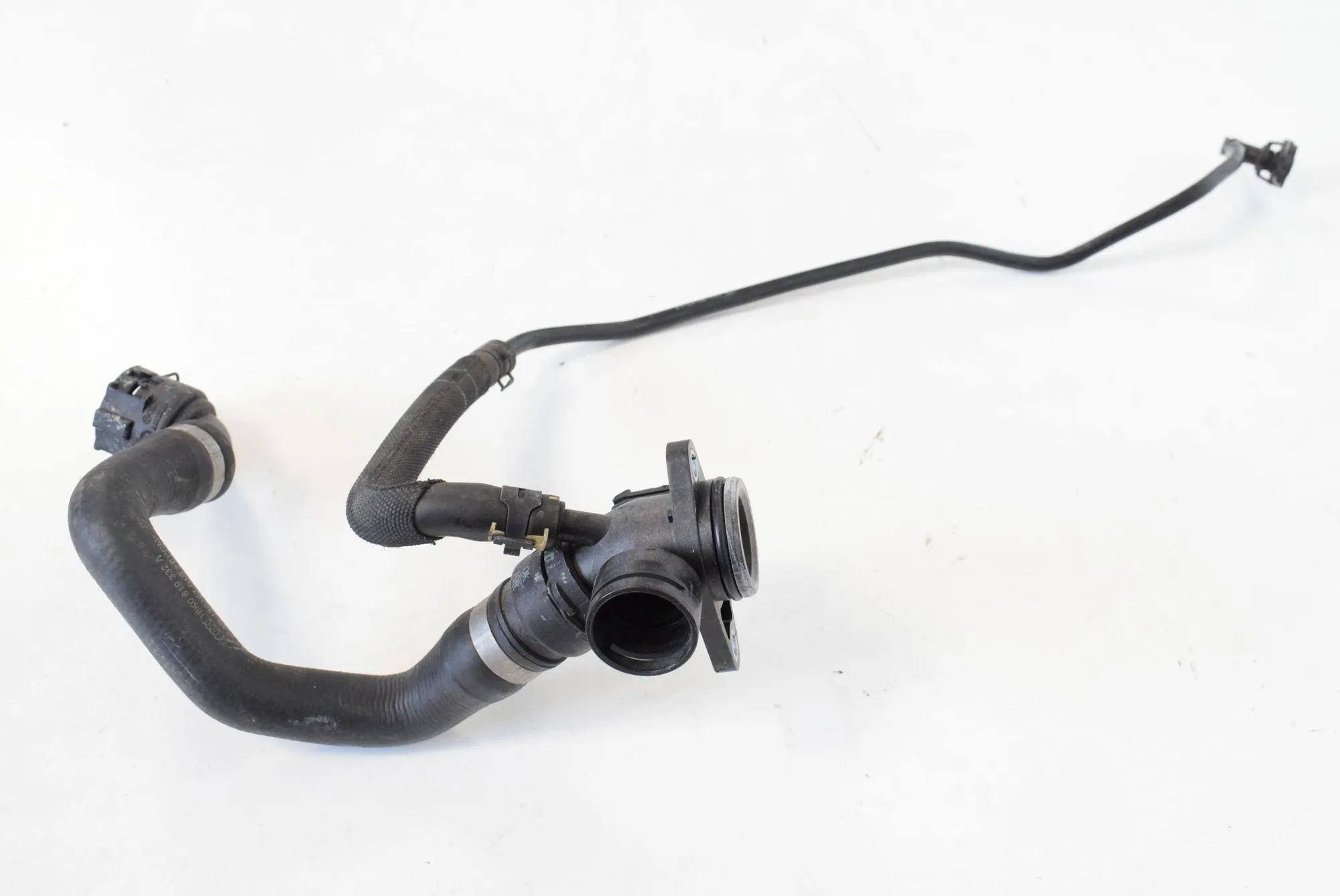 Audi A4 (B8) Radiator hose — left Radiator hose — left — AUDI A4 (8W2, B9) (2015-...