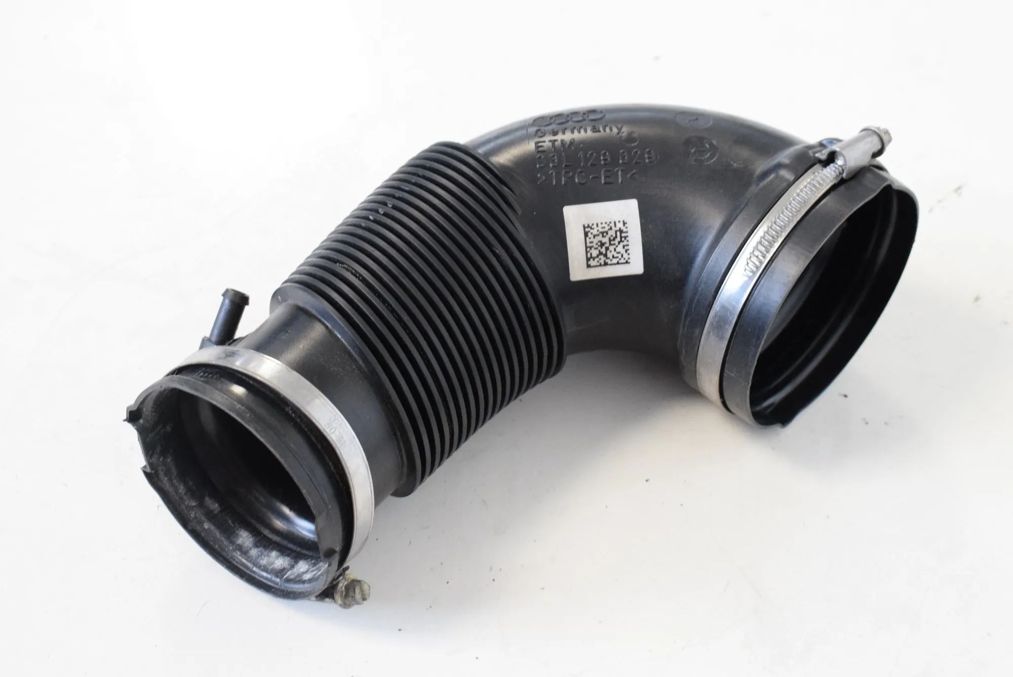 Audi A4 (B8) Air intake hose/pipe Air intake hose/pipe — AUDI A4 (8W2, B9) (2015-...