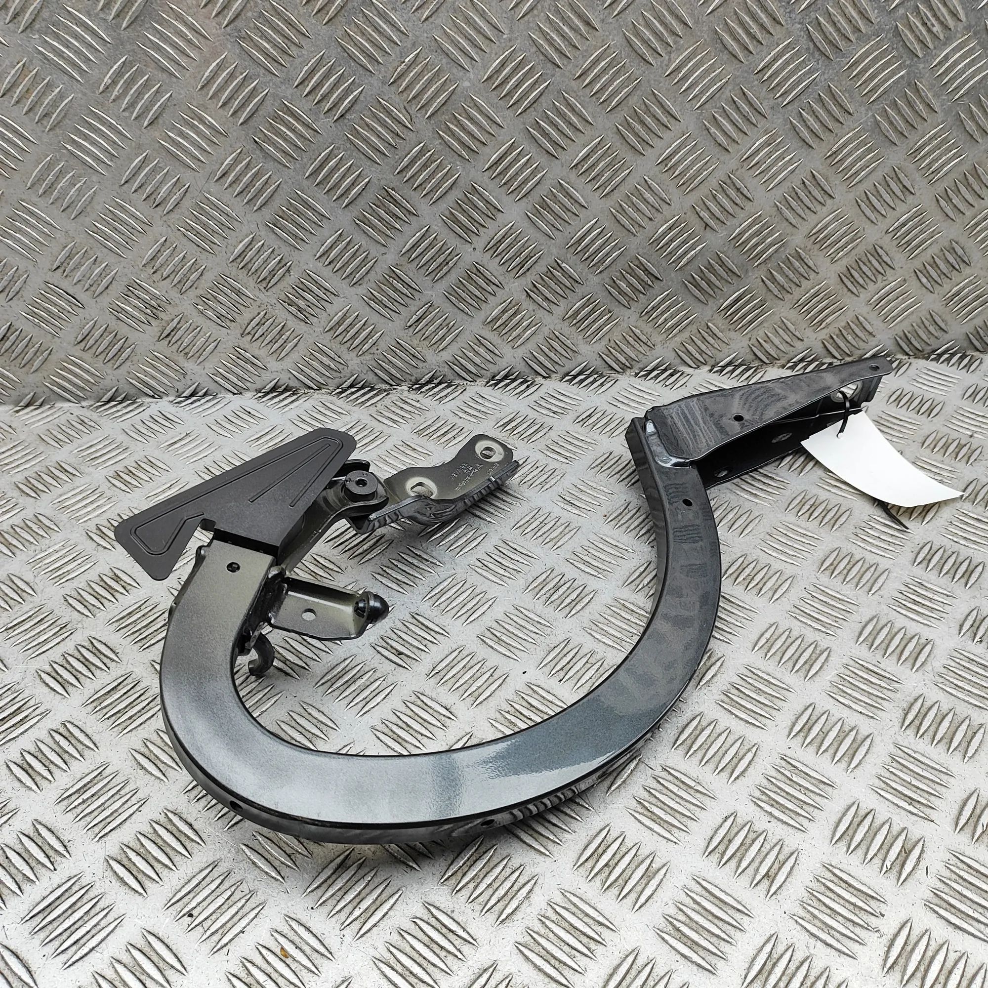 Audi e-tron GT (FW) Right Side Bootlid Hinge Right Side Bootlid Hinge — AUDI E-TRON GT (Salo...