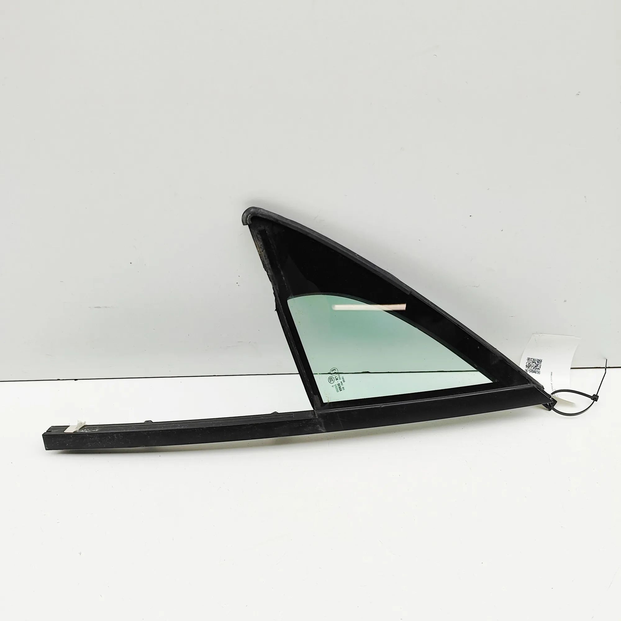 Porsche Cayenne Door quarter window — front left Door quarter window — front left — PORSCHE CAYE...