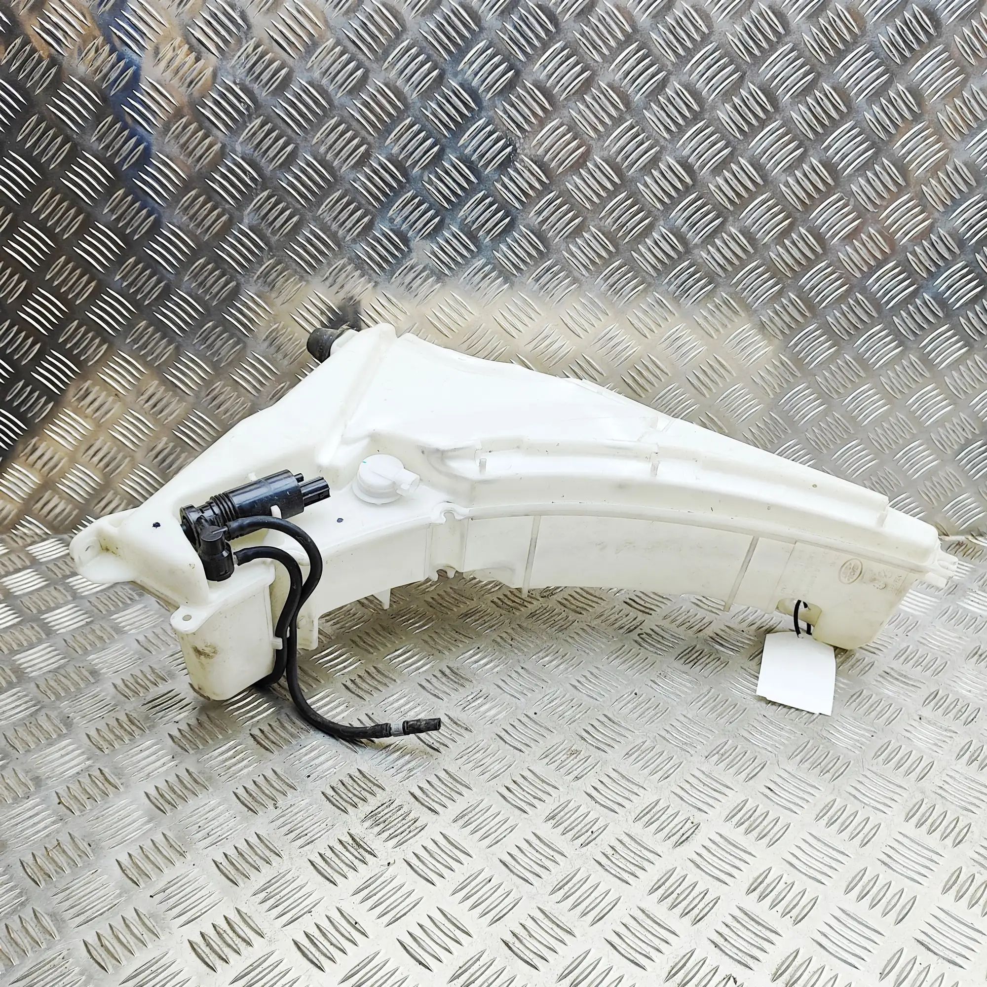 Land Rover Range Rover Sport (L494) Window Washer Tank Window Washer Tank — LAND ROVER RANGE ROVER SPO...